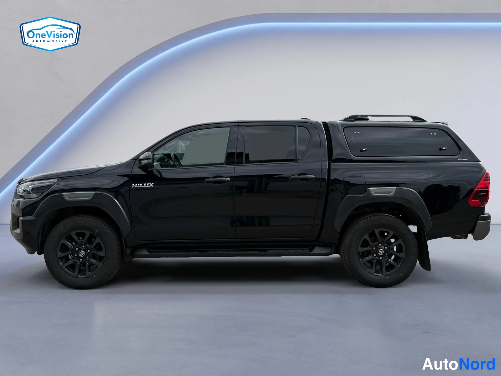 Musta Toyota Hilux 2022, sivulta, kuva 5
