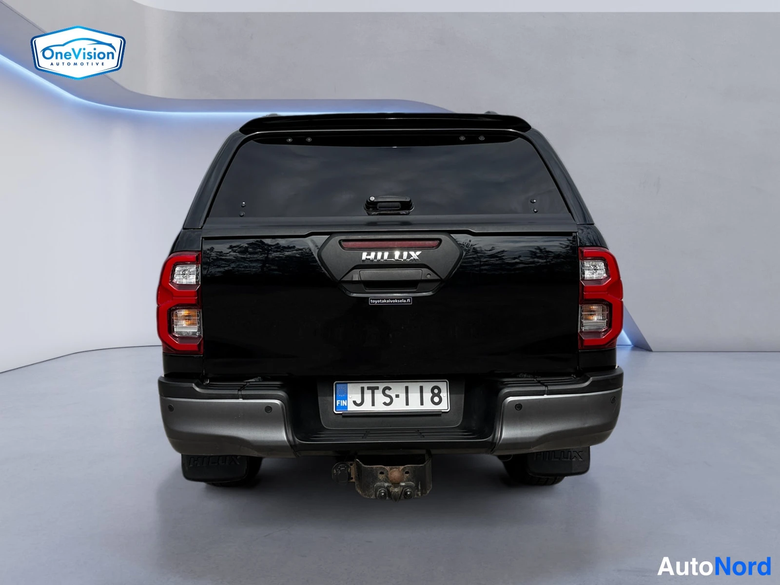 Musta Toyota Hilux 2022, takaa, kuva 8