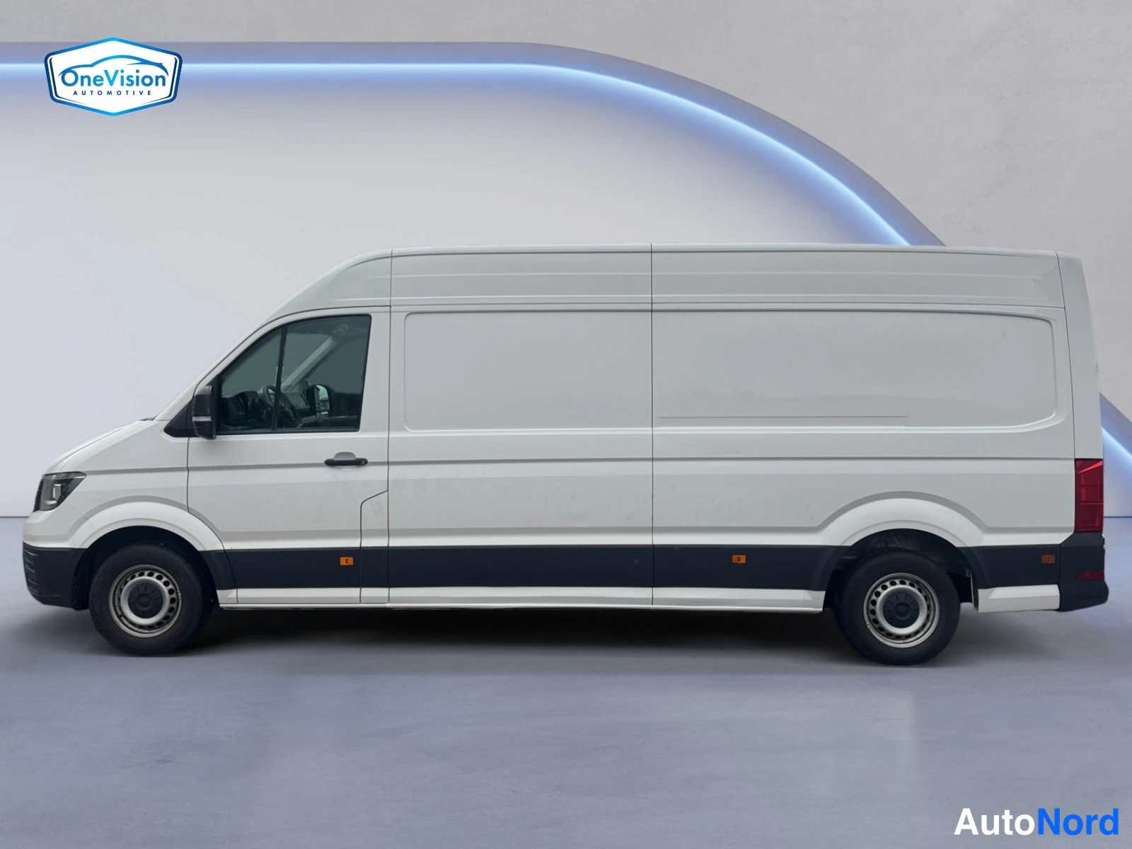 Valkoinen Volkswagen Crafter 2021, sivulta, kuva 4