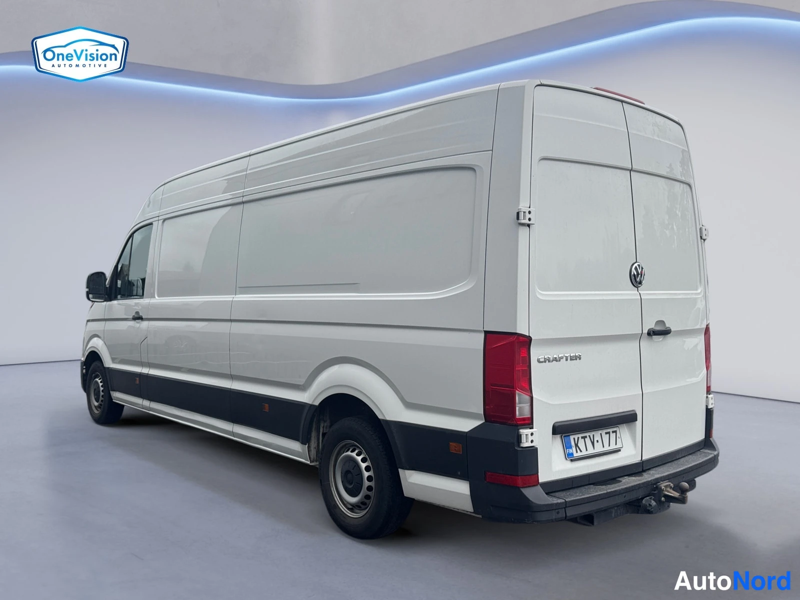 Valkoinen Volkswagen Crafter 2021, takaviisto, kuva 6