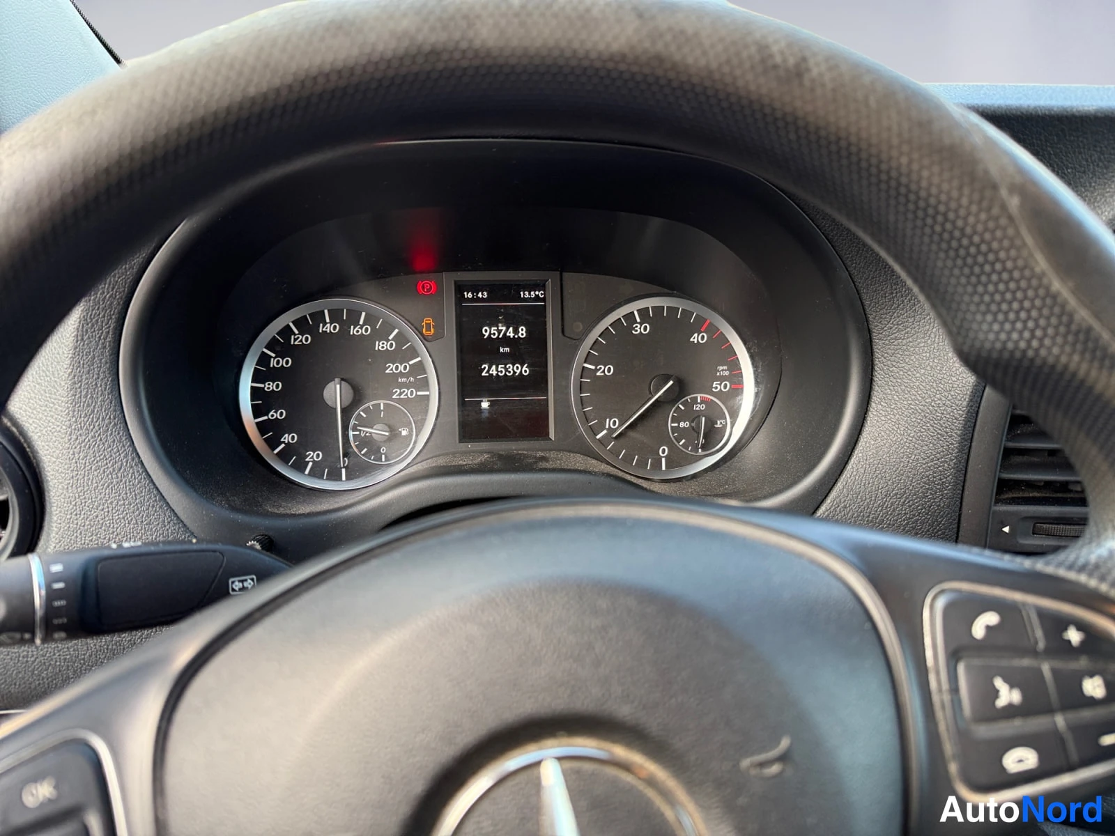 Musta Mercedes-Benz Vito 2018, yksityiskohta, kuva 15