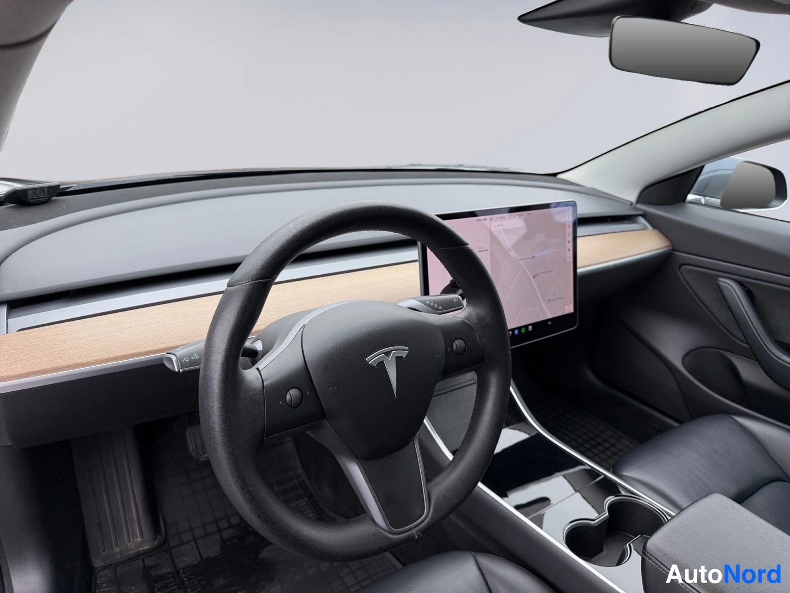 Harmaa Tesla Model 3 2019, ohjaamo, kuva 9