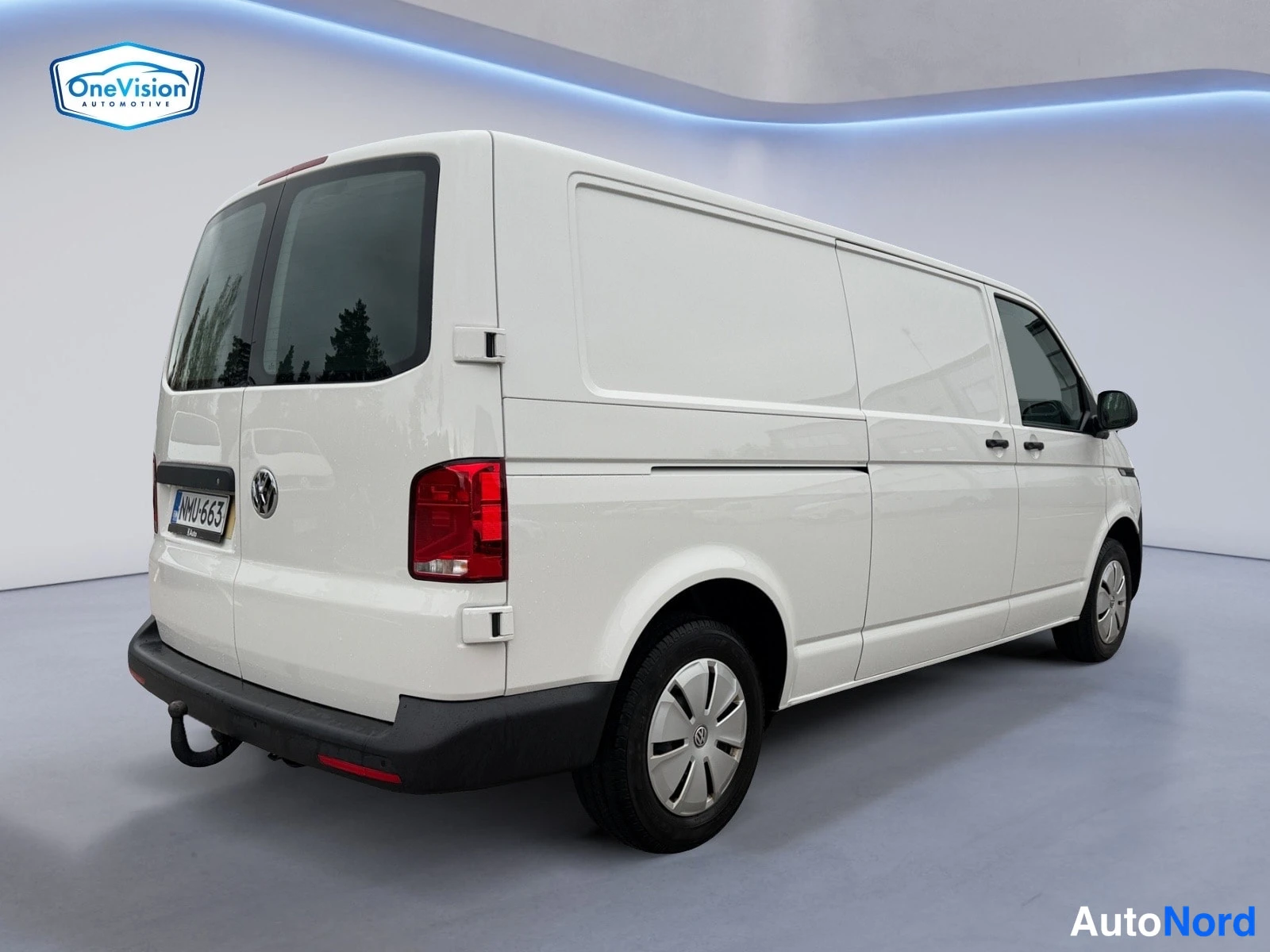 Valkoinen Volkswagen Transporter 2023, takaviisto, kuva 6