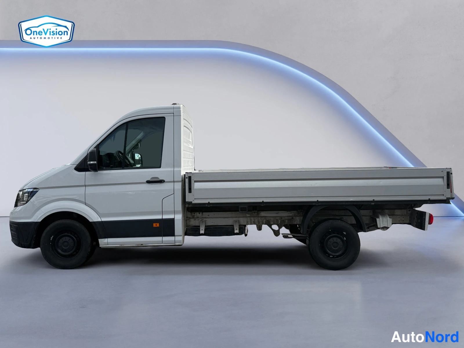 Valkoinen Volkswagen Crafter 2018, sivulta, kuva 4