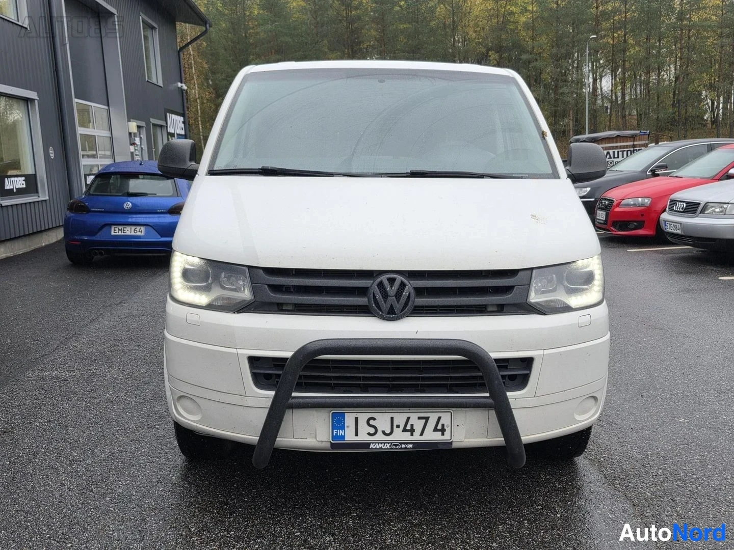 Valkoinen Volkswagen Transporter 2014, edestä, kuva 4
