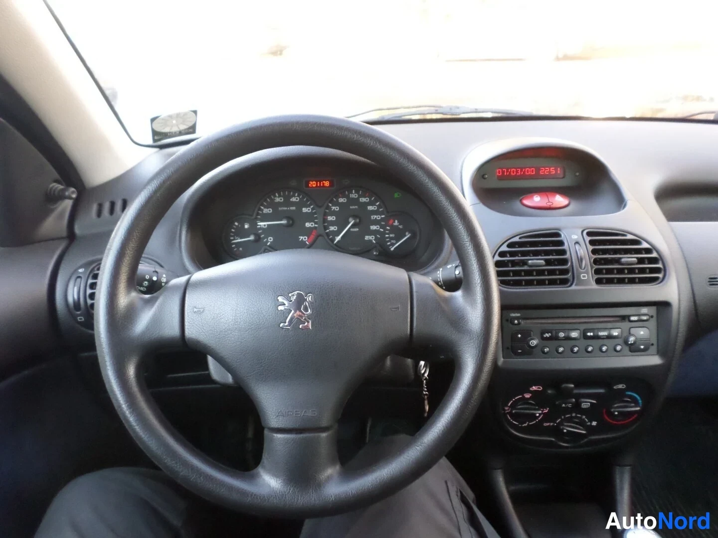 Sininen Peugeot 206 2005, ohjaamo, kuva 10