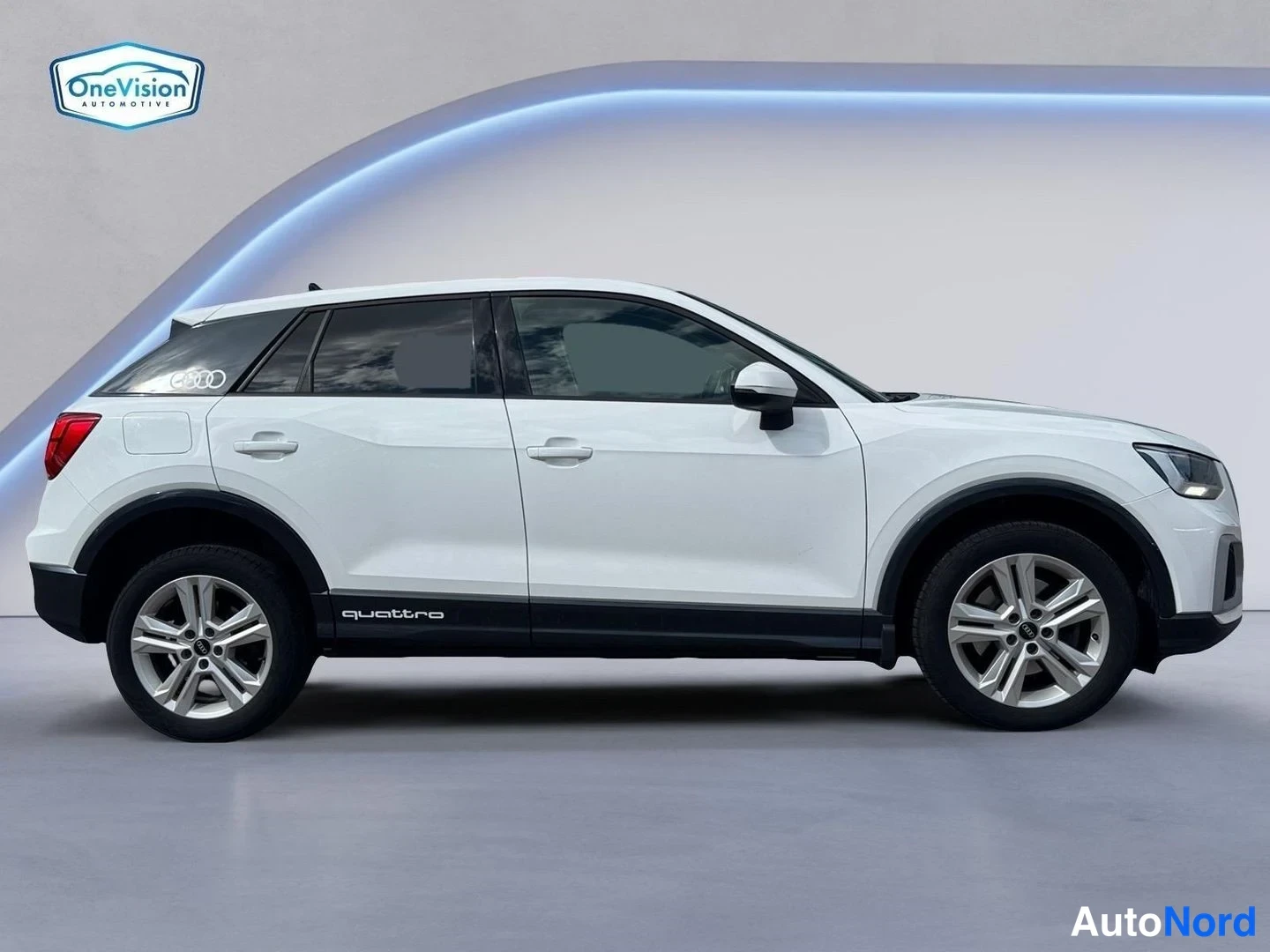Valkoinen Audi Q2 2022, sivulta, kuva 4