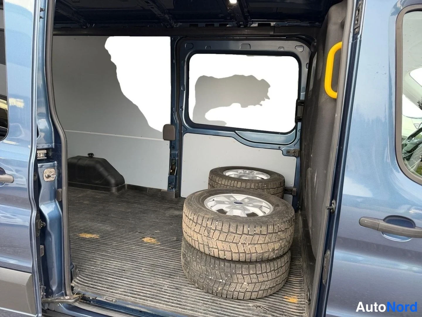 Sininen Ford Transit 2022, tavaratila, kuva 12