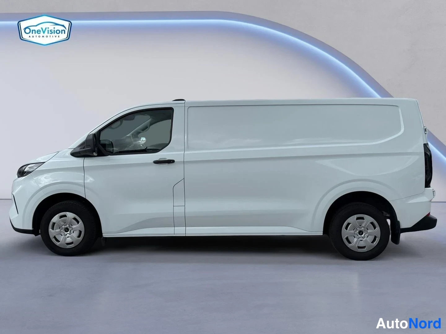 Valkoinen Ford Transit Custom 2026, sivulta, kuva 5