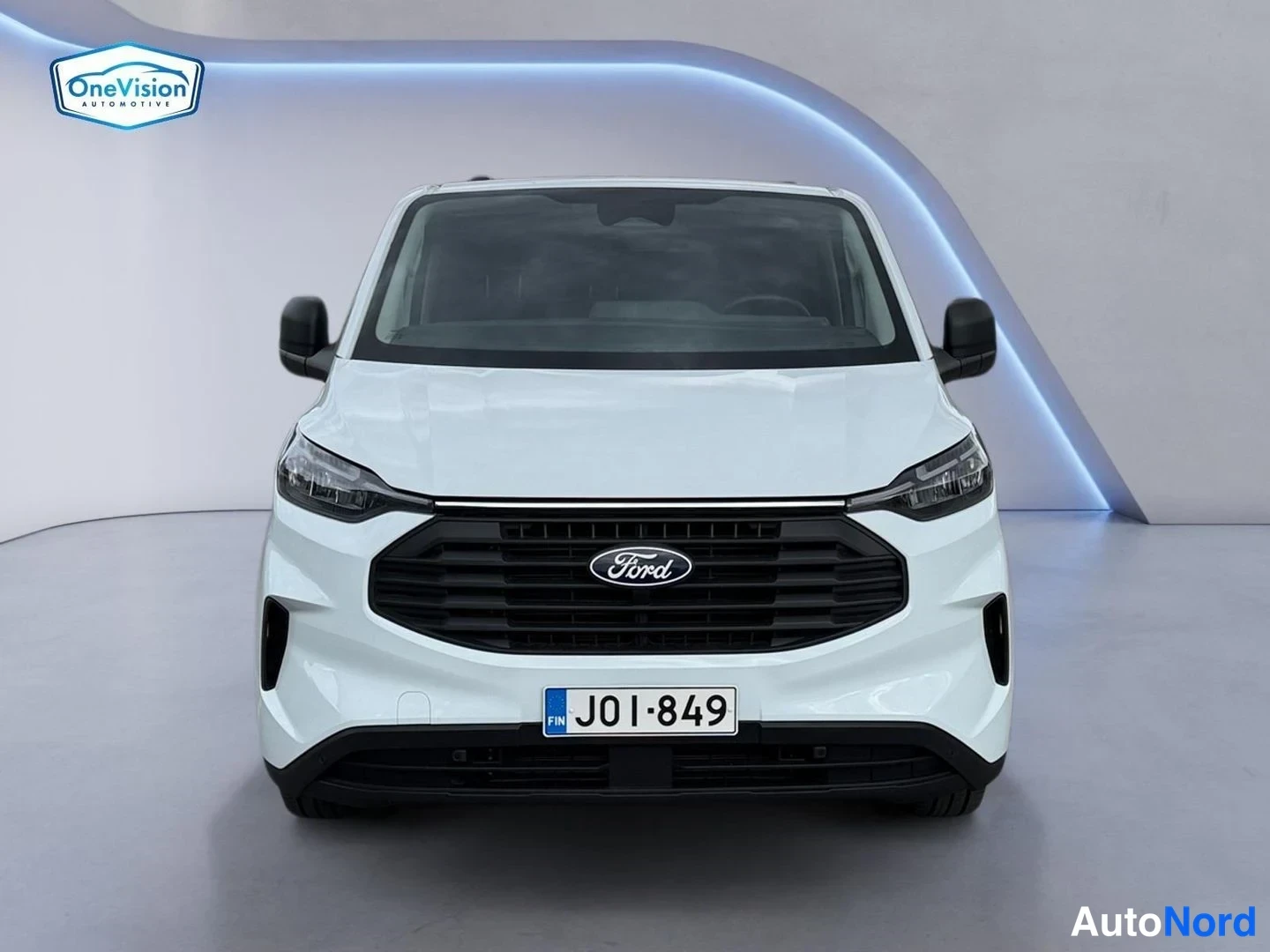 Valkoinen Ford Transit Custom 2026, edestä, kuva 4
