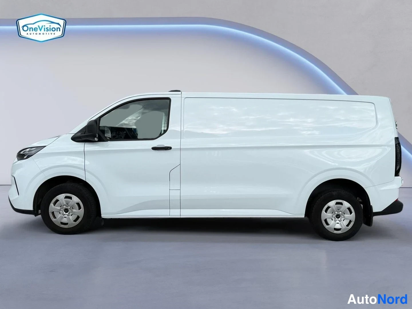 Valkoinen Ford Transit Custom 2026, sivulta, kuva 3