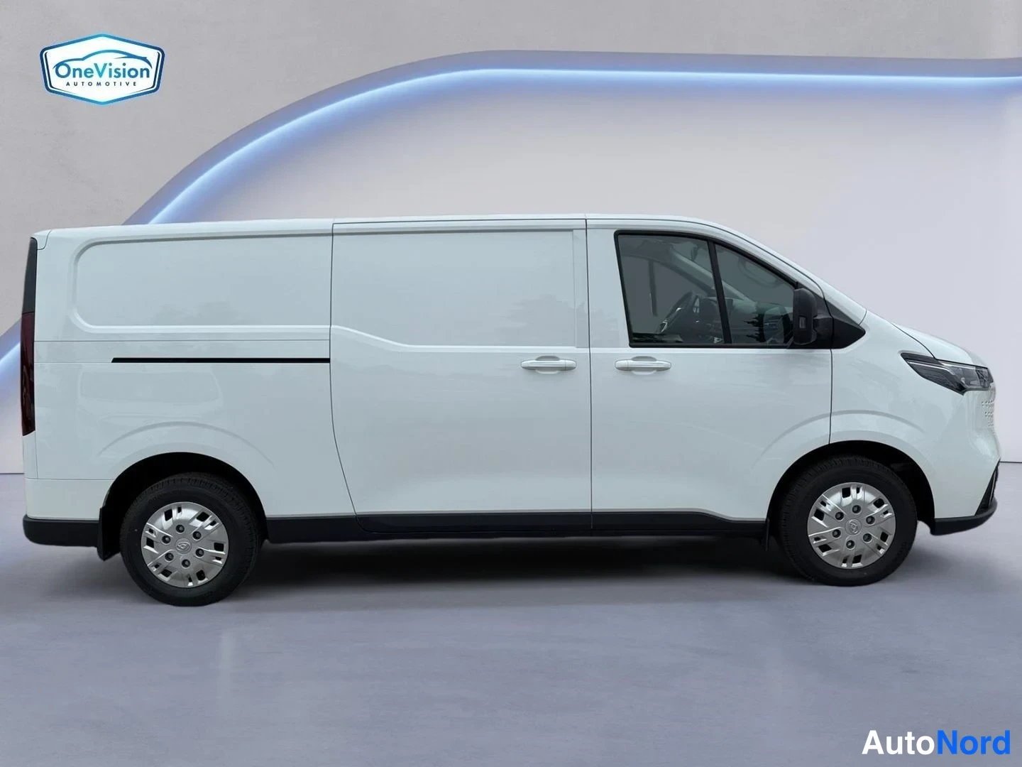 Valkoinen Maxus Deliver 7 2026, etuviisto, keula oikealle, kuva 2