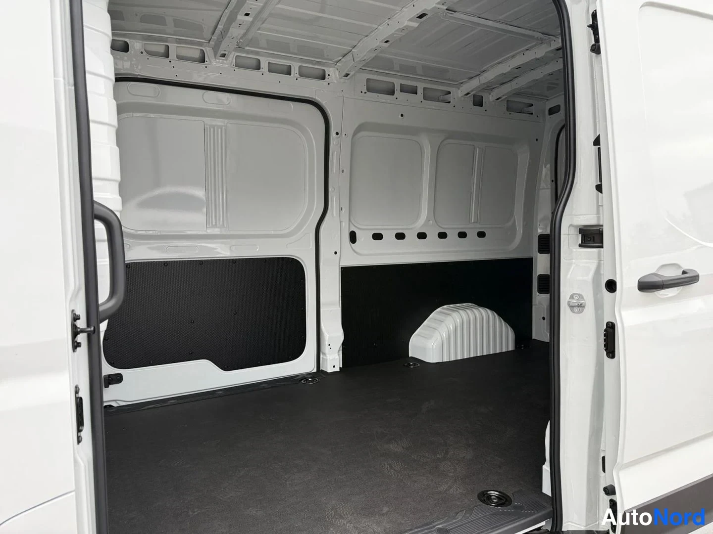 Valkoinen Maxus Deliver 9 2026, tavaratila, kuva 13
