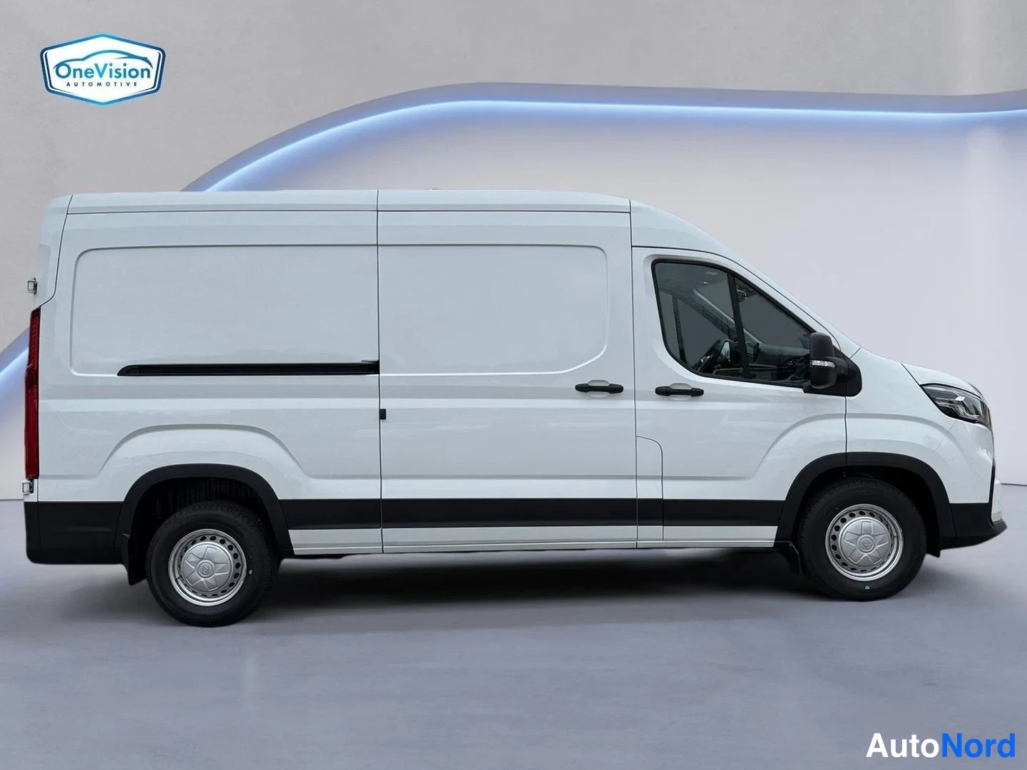 Valkoinen Maxus Deliver 9 2026, etuviisto, keula oikealle, kuva 3