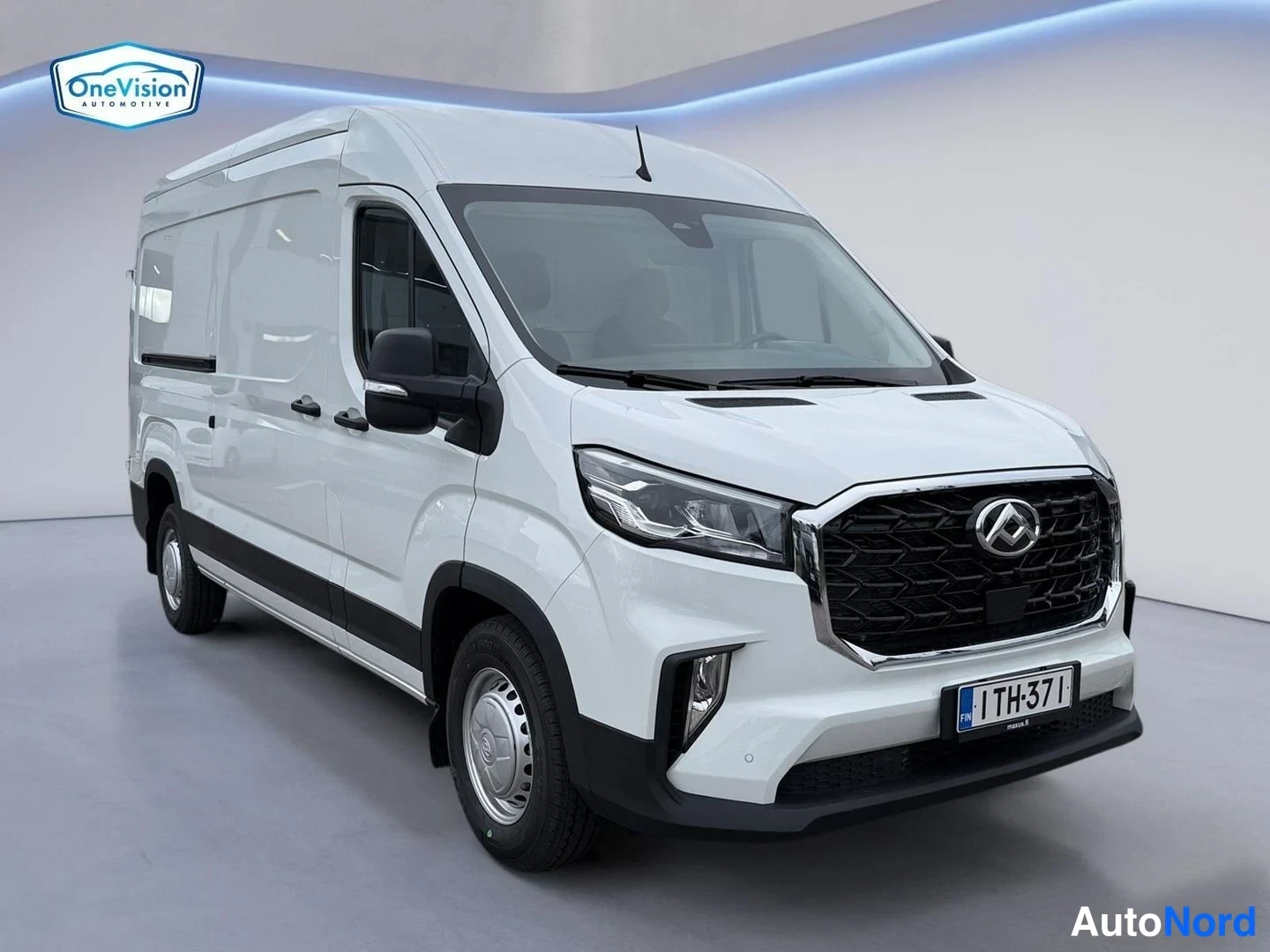 Valkoinen Maxus Deliver 9 2026, etuviisto, keula oikealle, kuva 4