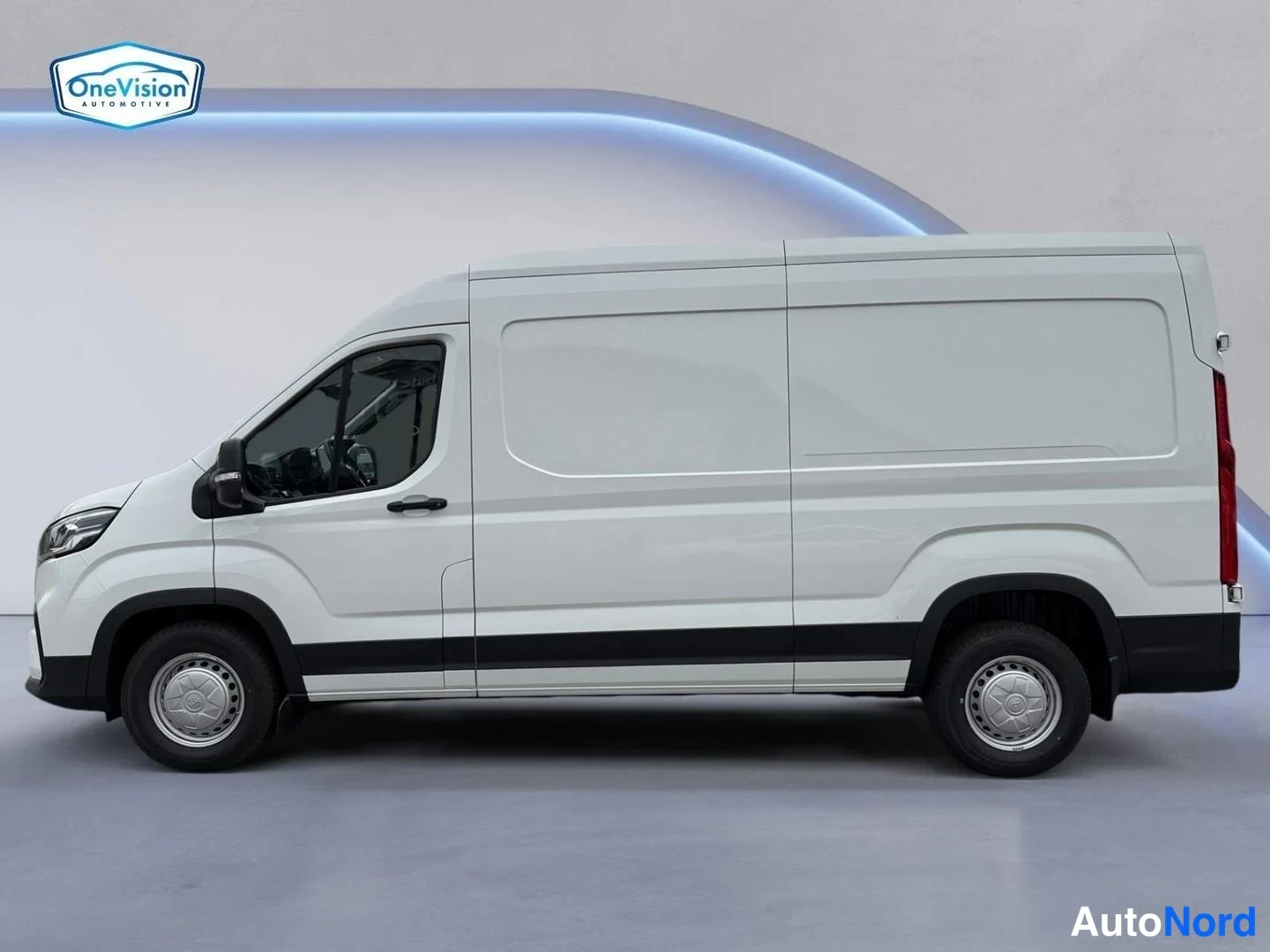 Valkoinen Maxus Deliver 9 2026, etuviisto, keula vasemmalle, kuva 2
