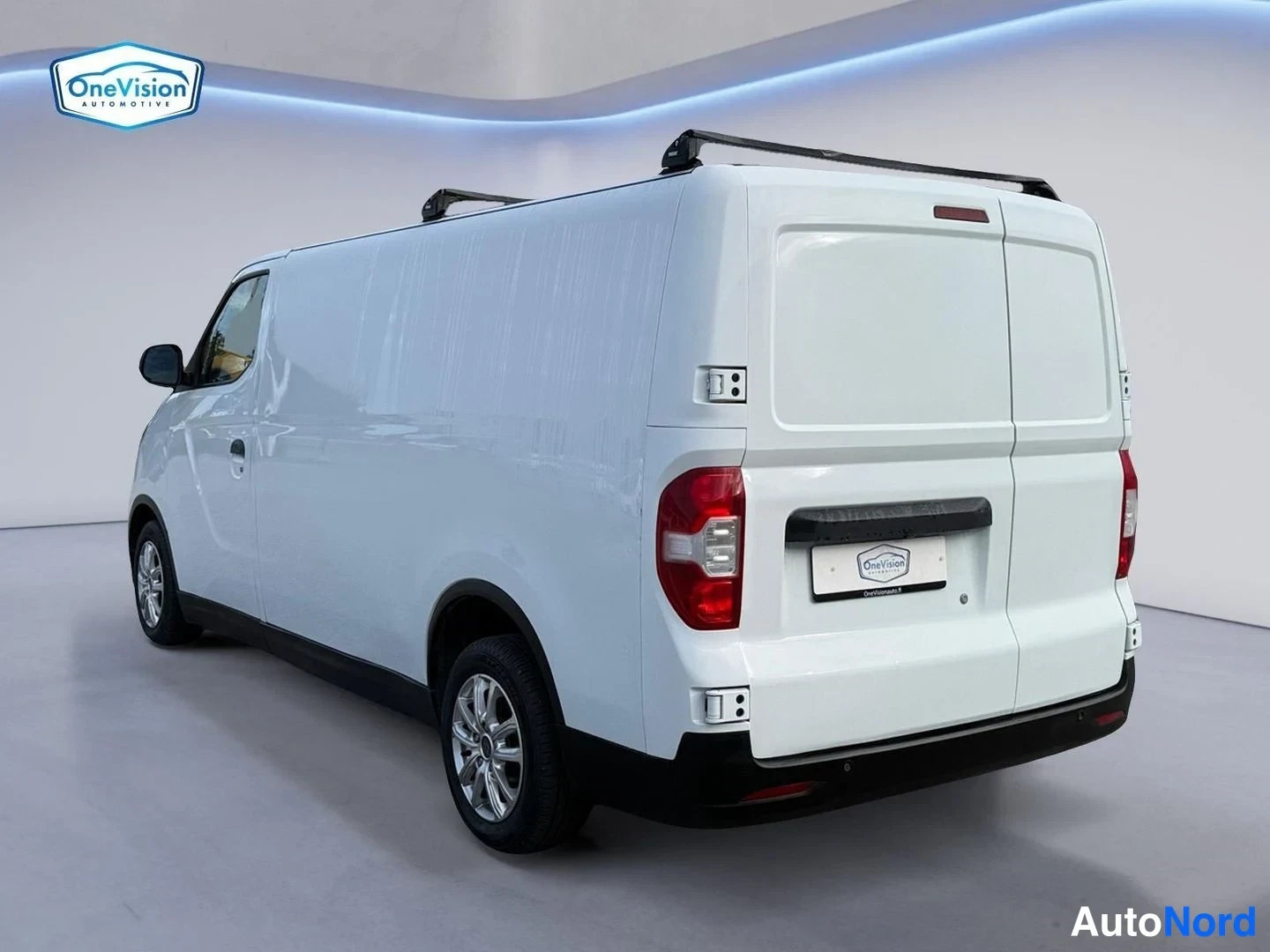 Valkoinen Maxus e-Deliver 3 2022, takaviisto, kuva 6