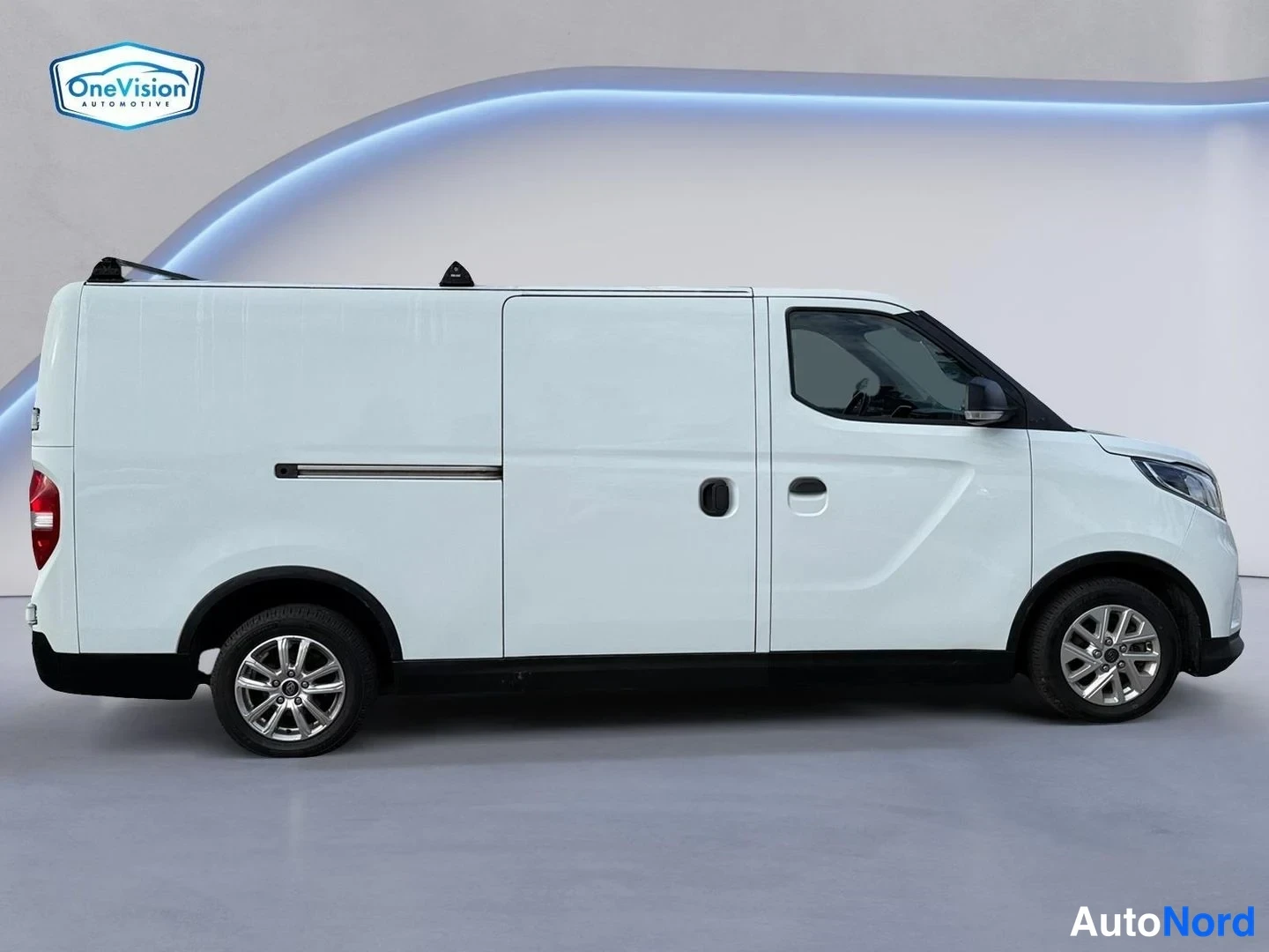 Valkoinen Maxus e-Deliver 3 2022, sivulta, kuva 5