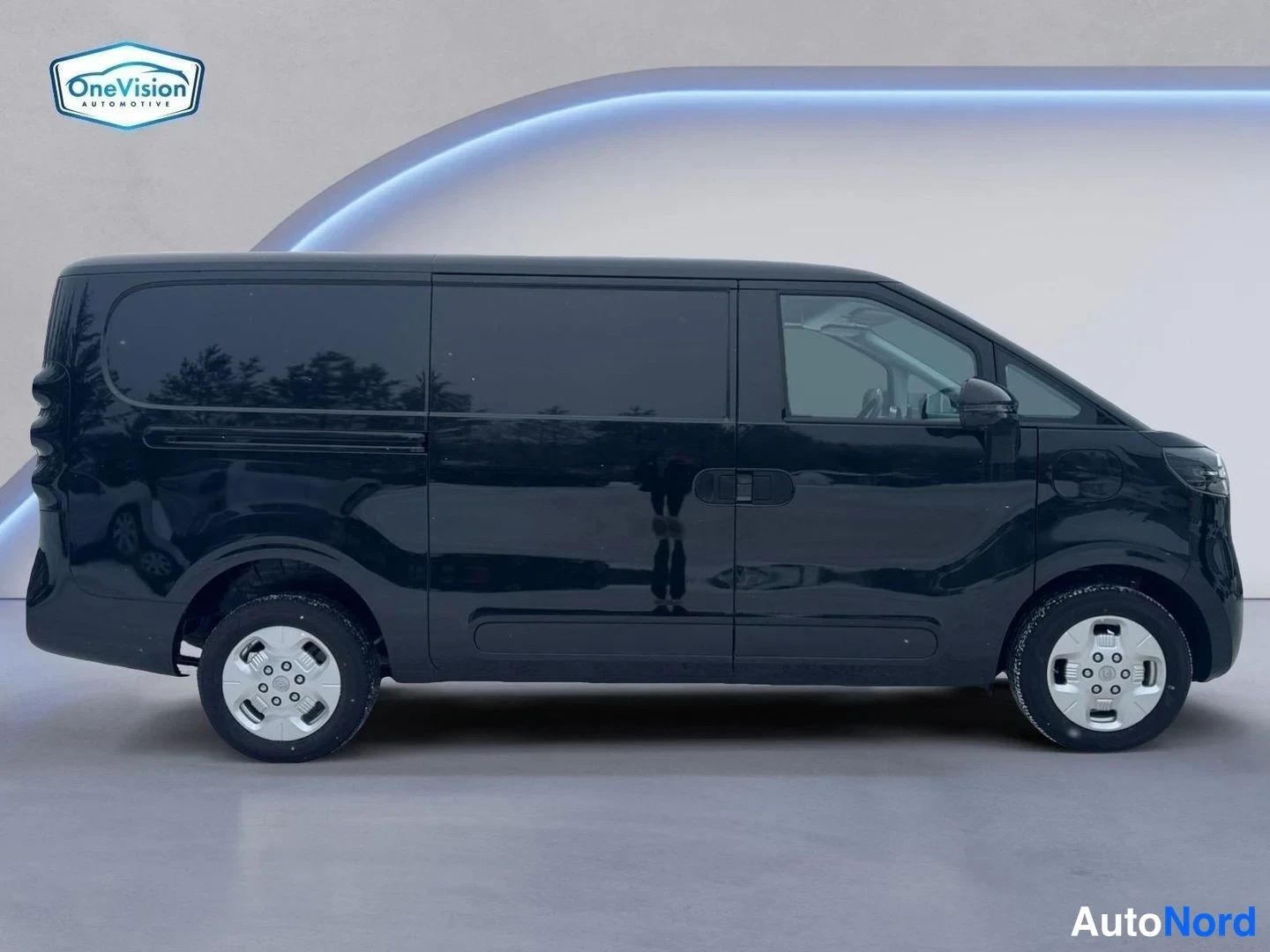 Musta Maxus eDeliver 5 2026, sivulta, kuva 5