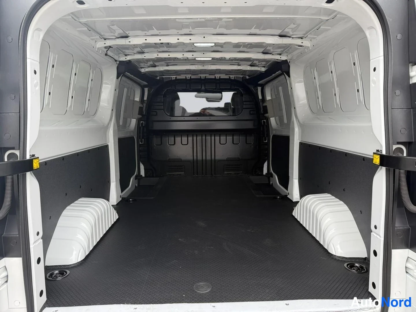 Valkoinen Maxus Deliver 7 2026, tavaratila, kuva 12