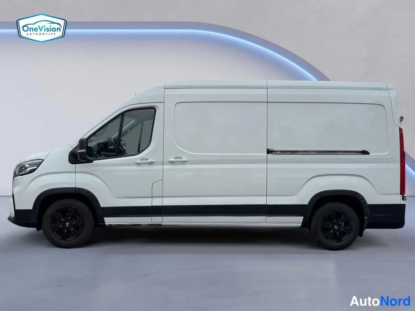 Valkoinen Maxus Deliver 9 2022, sivulta, kuva 4