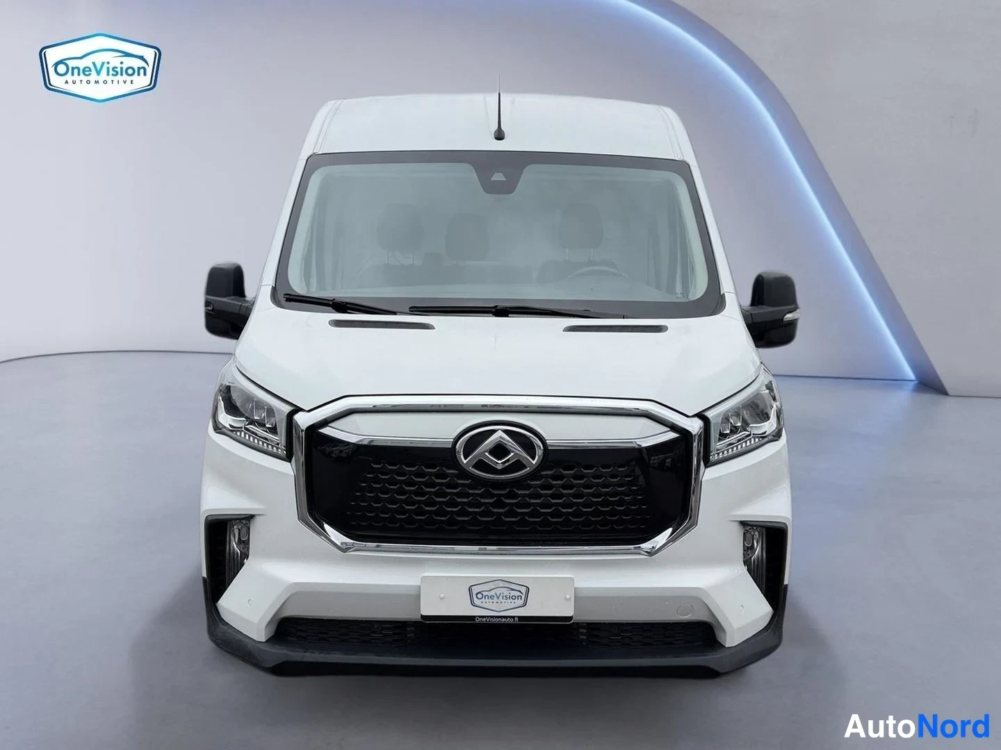 Valkoinen Maxus Deliver 9 2022, edestä, kuva 3