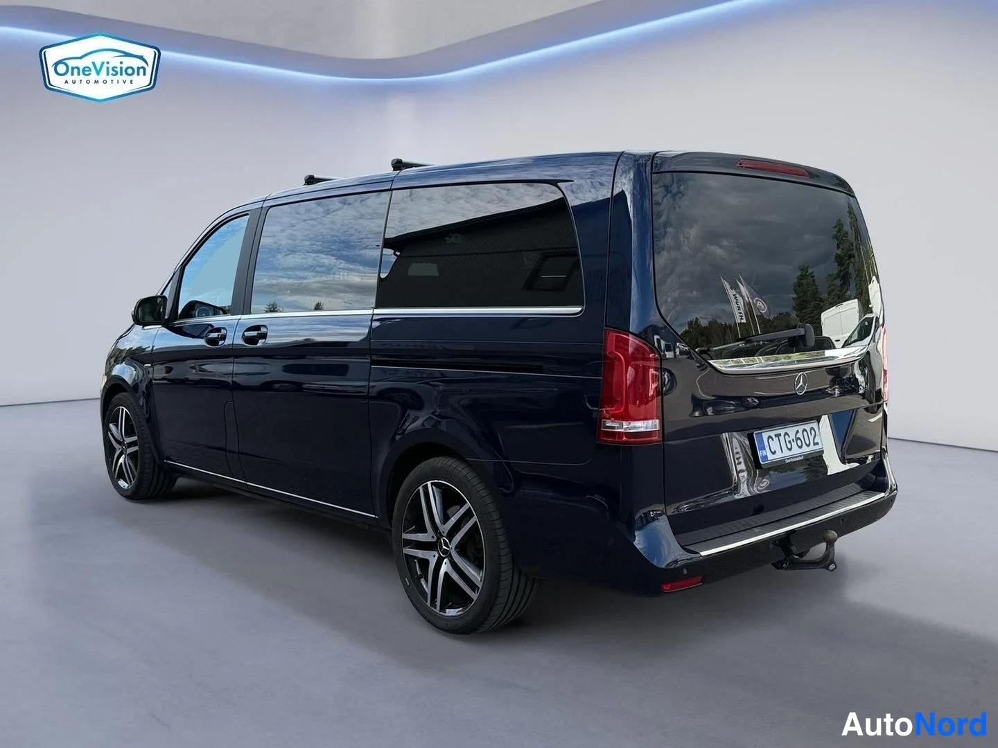 Musta Mercedes-Benz V 250 CDI 2015, takaviisto, kuva 6