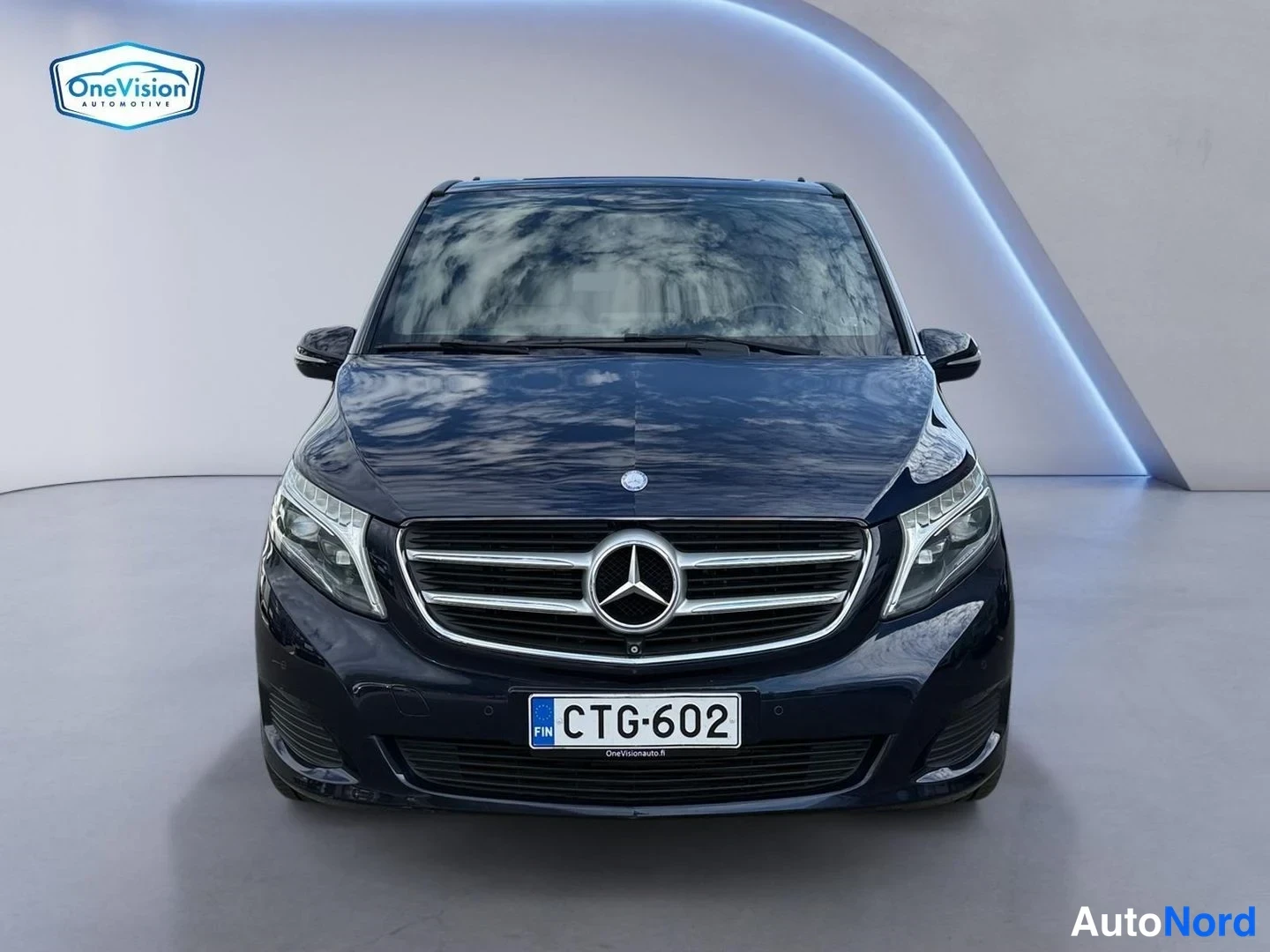 Musta Mercedes-Benz V 250 CDI 2015, edestä, kuva 5