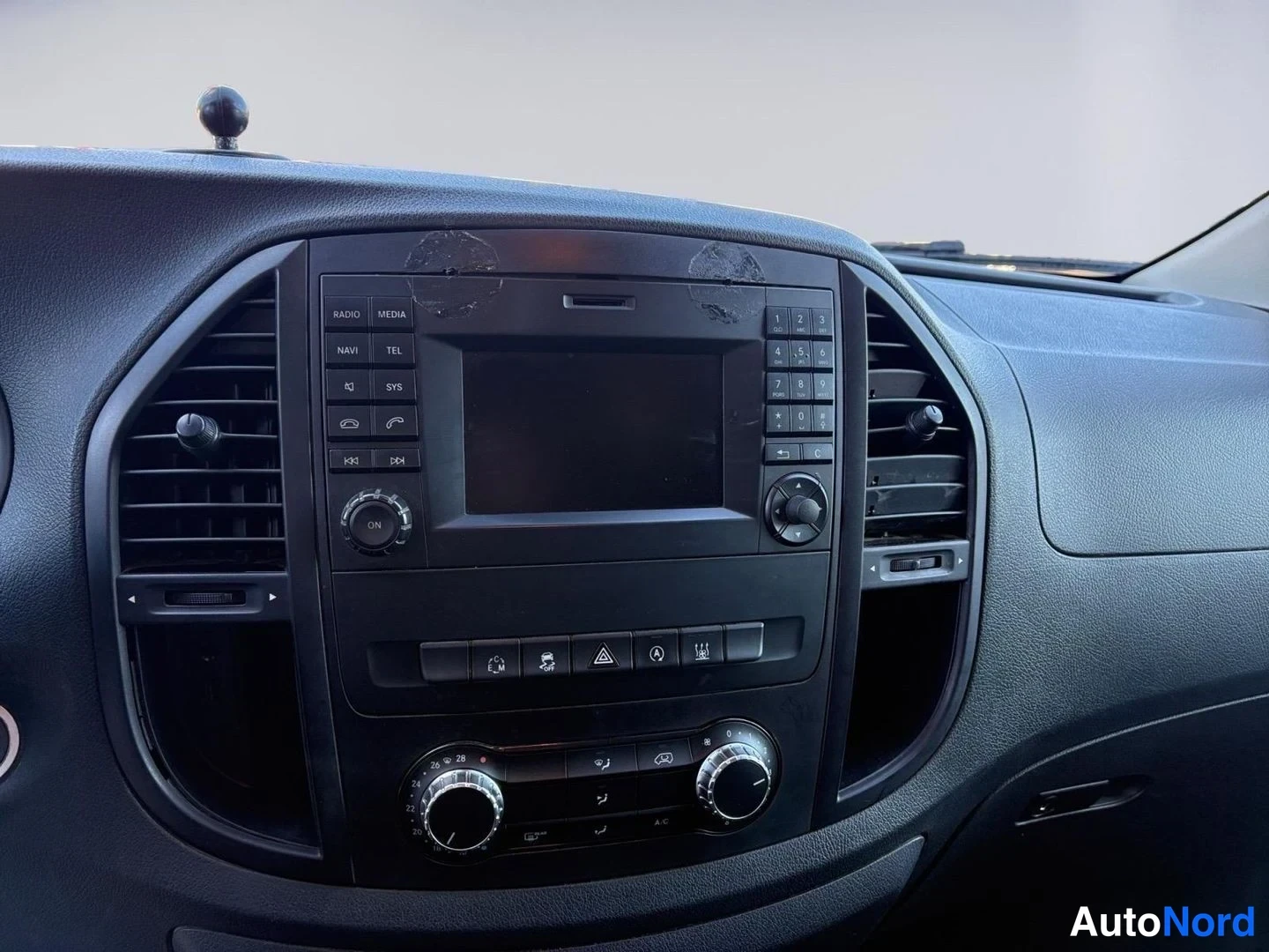 Valkoinen Mercedes-Benz Vito 116 CDI 2019, yksityiskohta, kuva 14