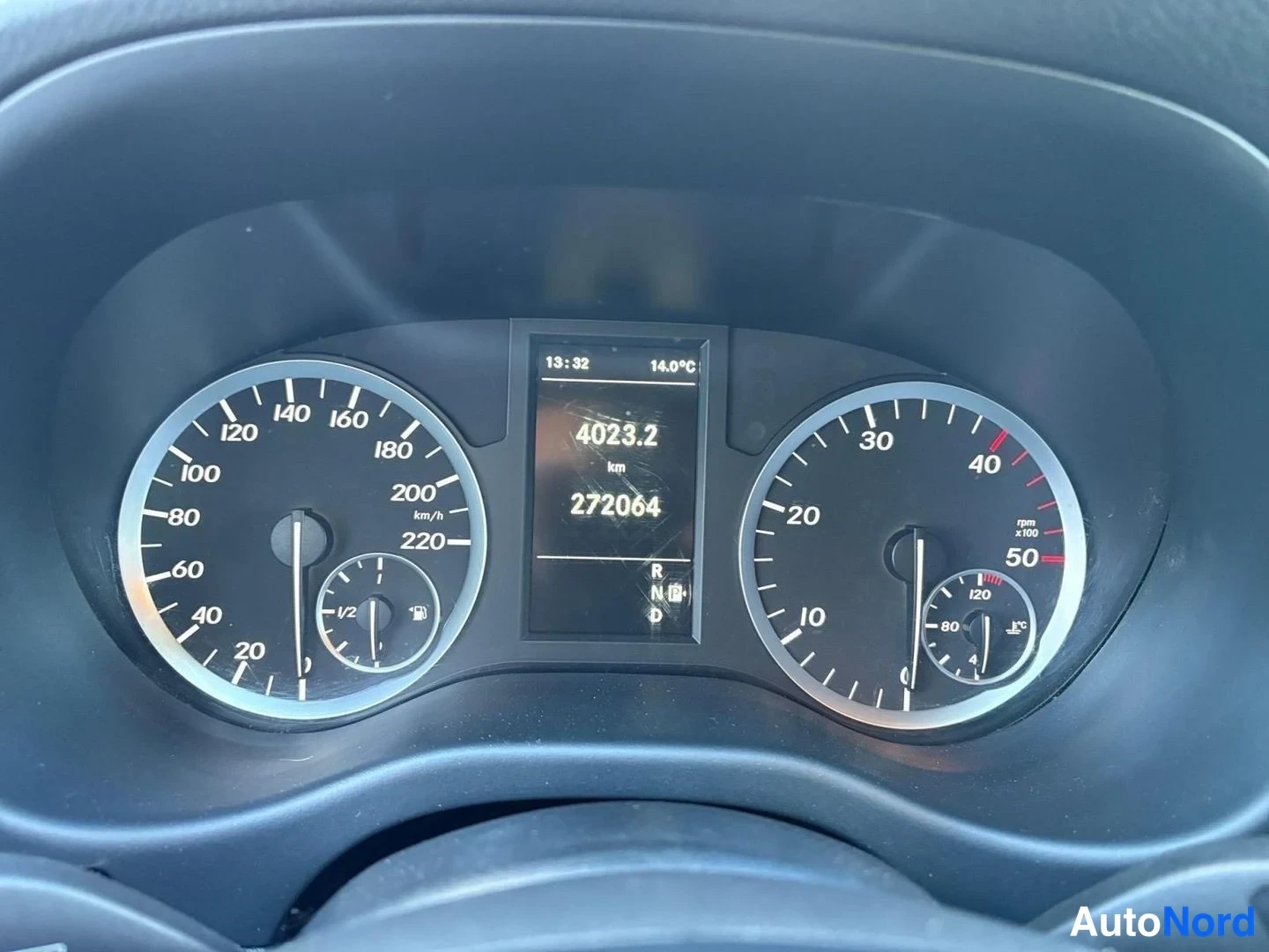 Valkoinen Mercedes-Benz Vito 116 CDI 2019, yksityiskohta, kuva 15