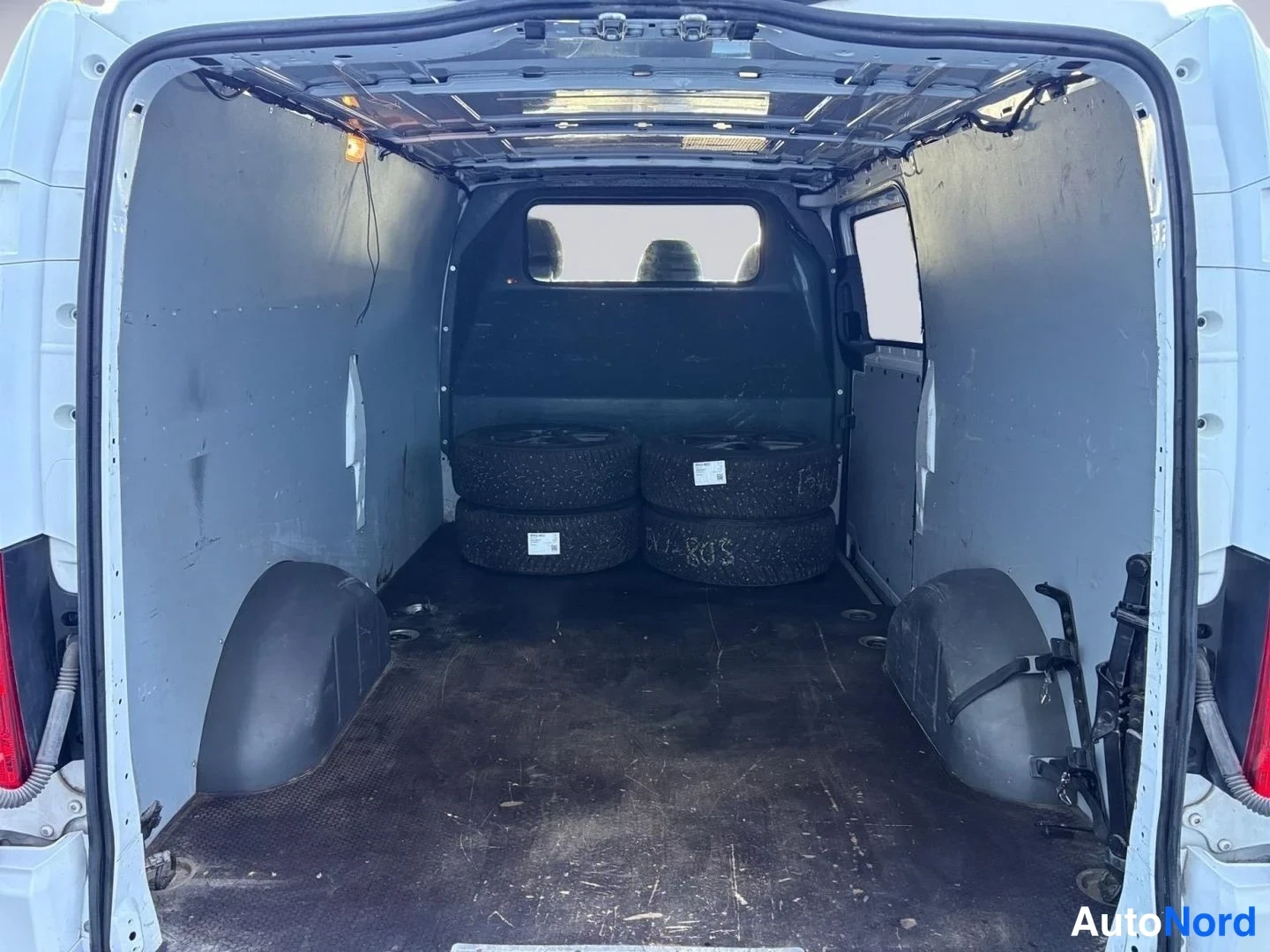 Valkoinen Mercedes-Benz Vito 116 CDI 2019, tavaratila, kuva 13