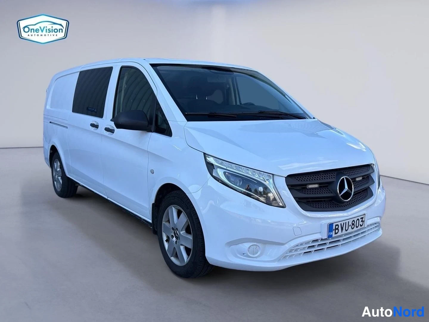 Valkoinen Mercedes-Benz Vito 116 CDI 2019, etuviisto, keula oikealle, kuva 3