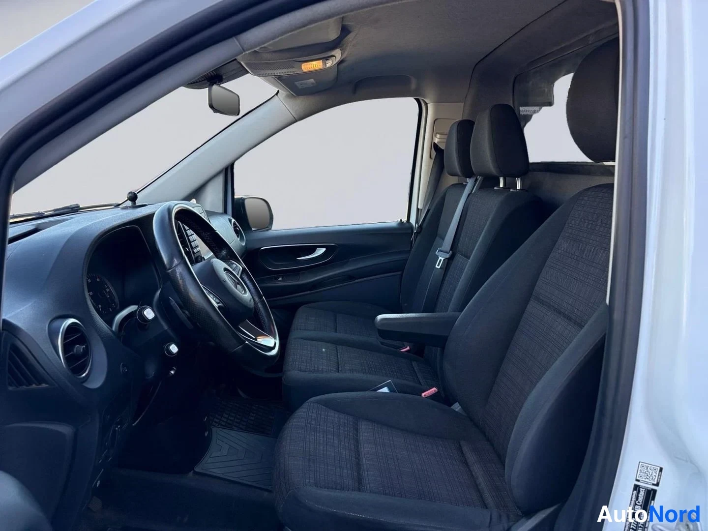 Valkoinen Mercedes-Benz Vito 116 CDI 2019, etuistuimet, kuva 11