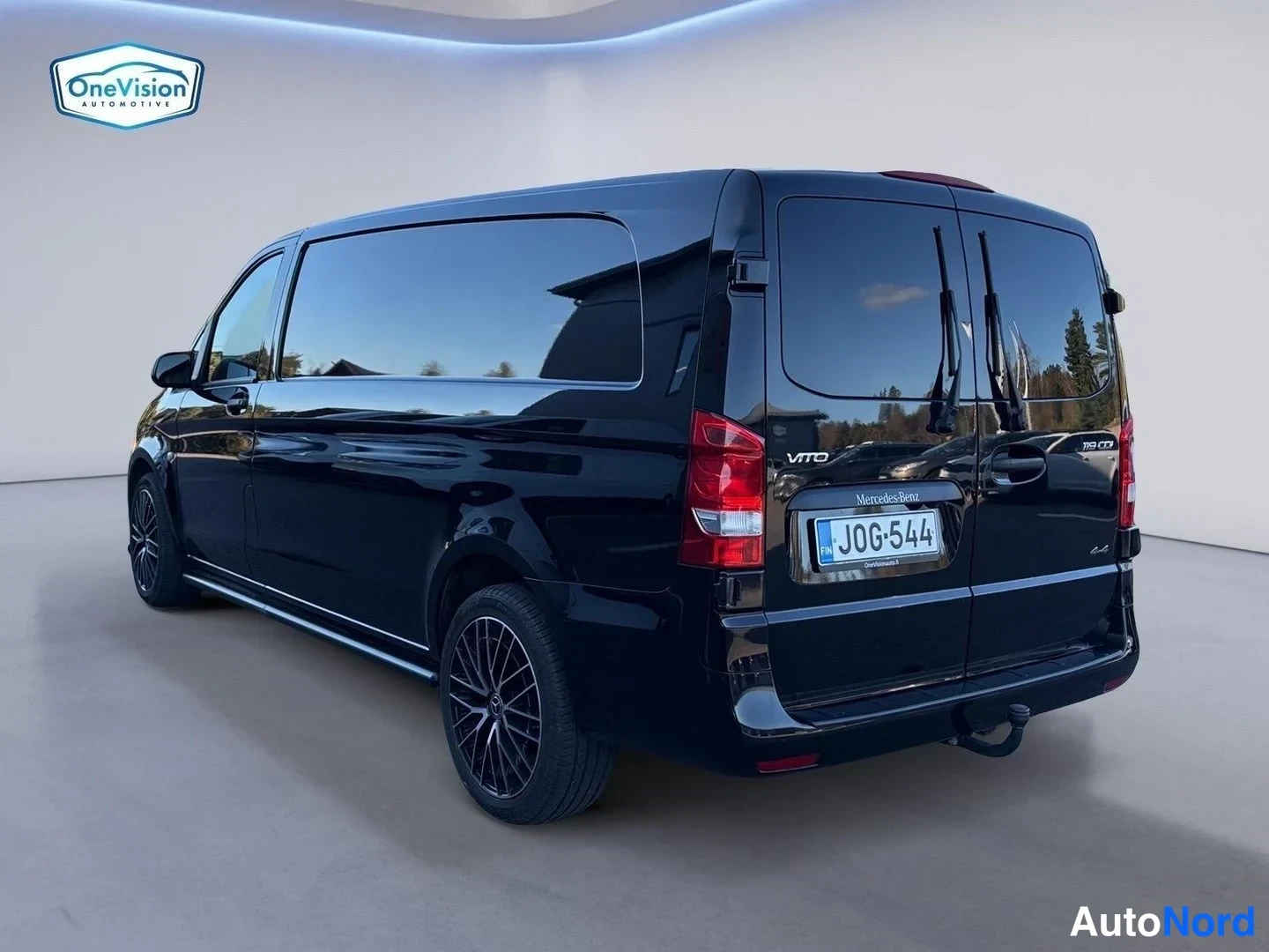 Musta Mercedes-Benz Vito 119 CDI 2024, takaviisto, kuva 6