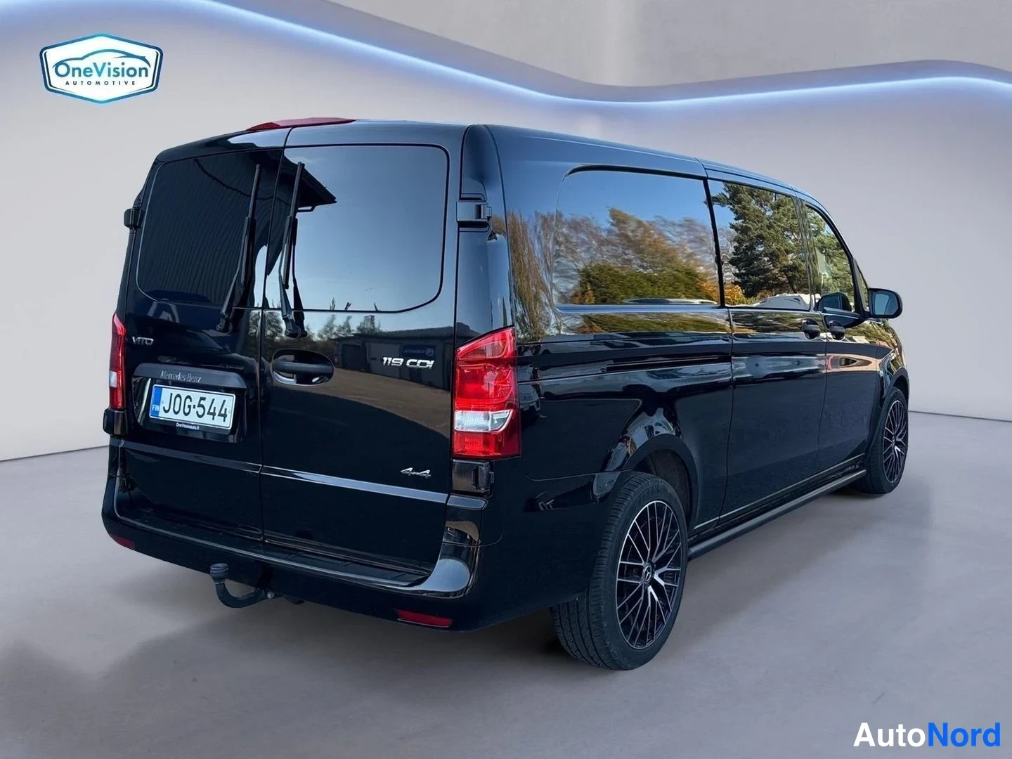 Musta Mercedes-Benz Vito 119 CDI 2024, takaviisto, kuva 7
