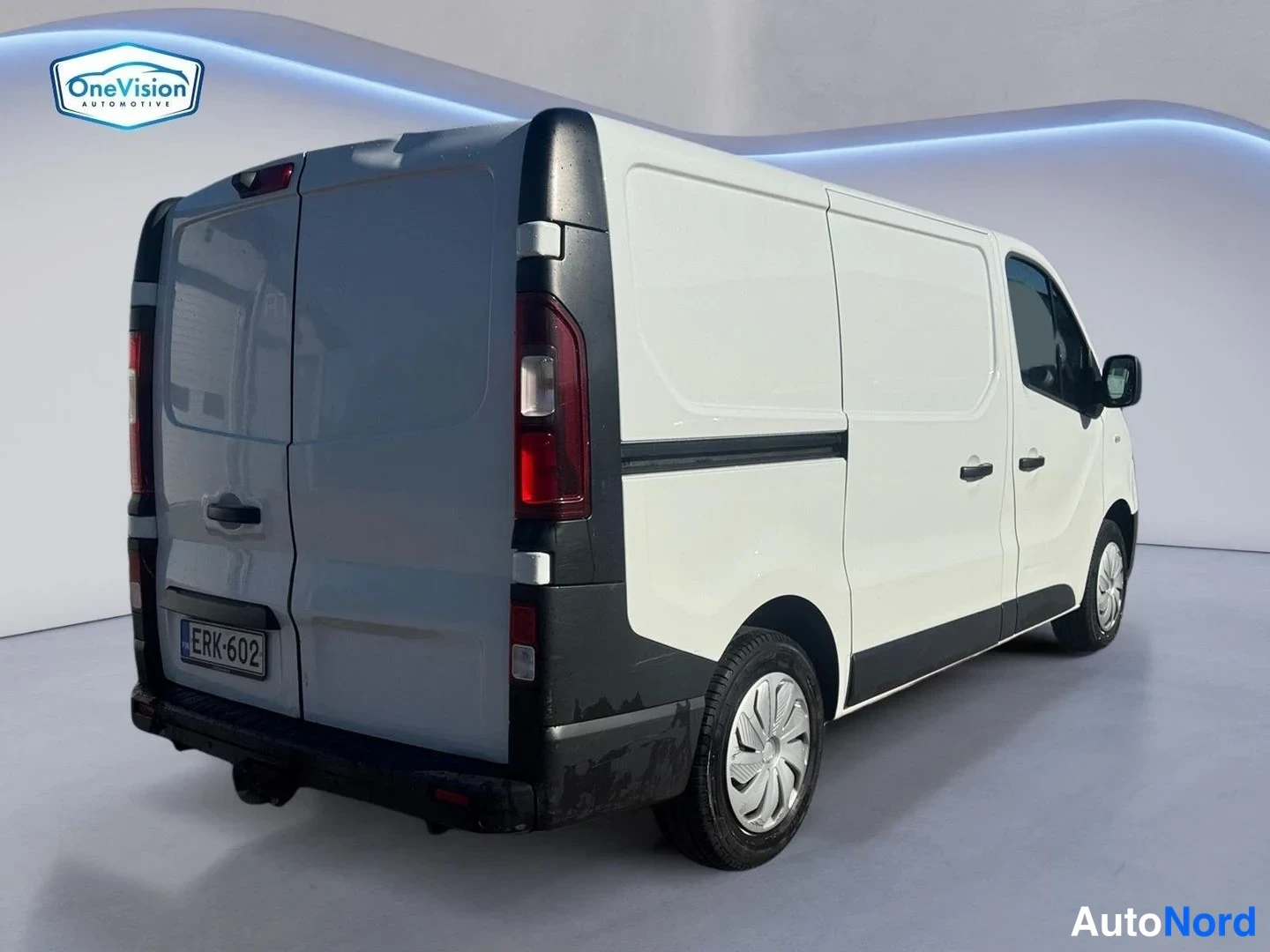 Valkoinen Renault Trafic 2020, takaviisto, kuva 7