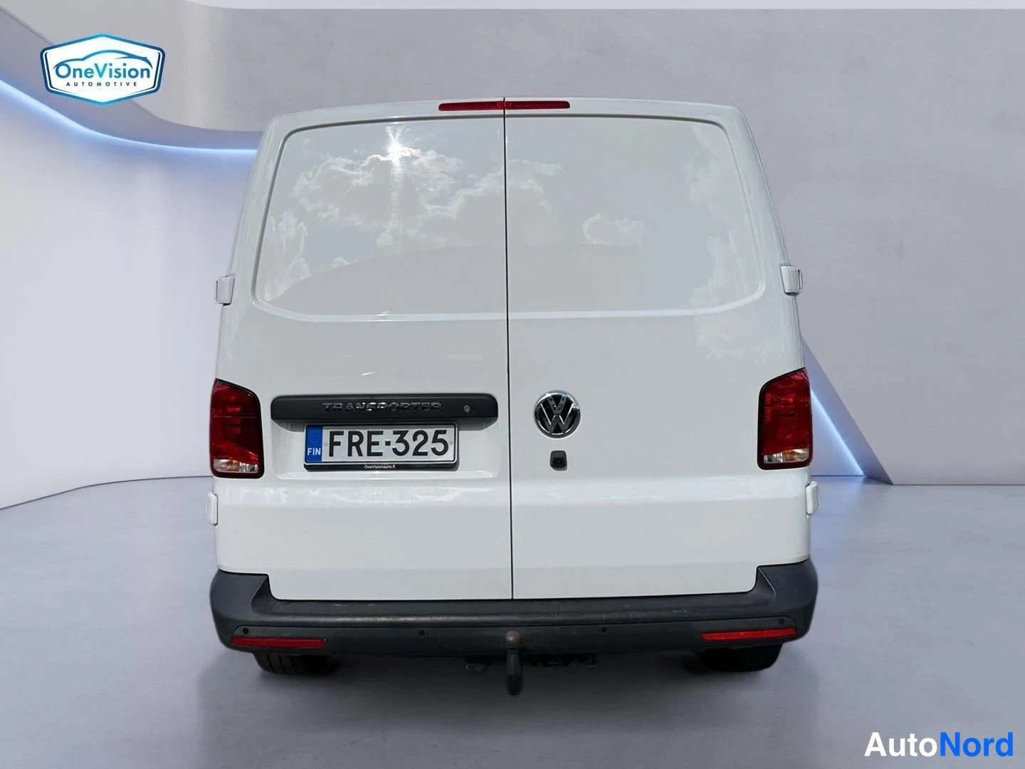 Valkoinen Volkswagen Transporter 2021, takaa, kuva 8