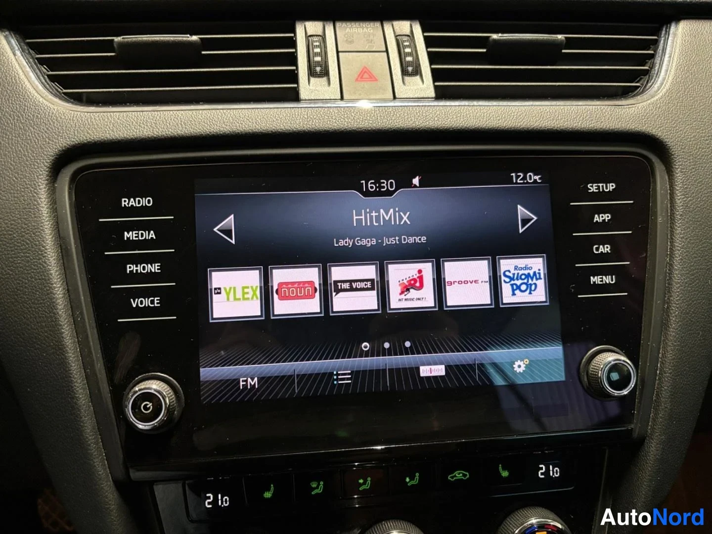 Valkoinen Skoda Octavia 2018, yksityiskohta, kuva 11