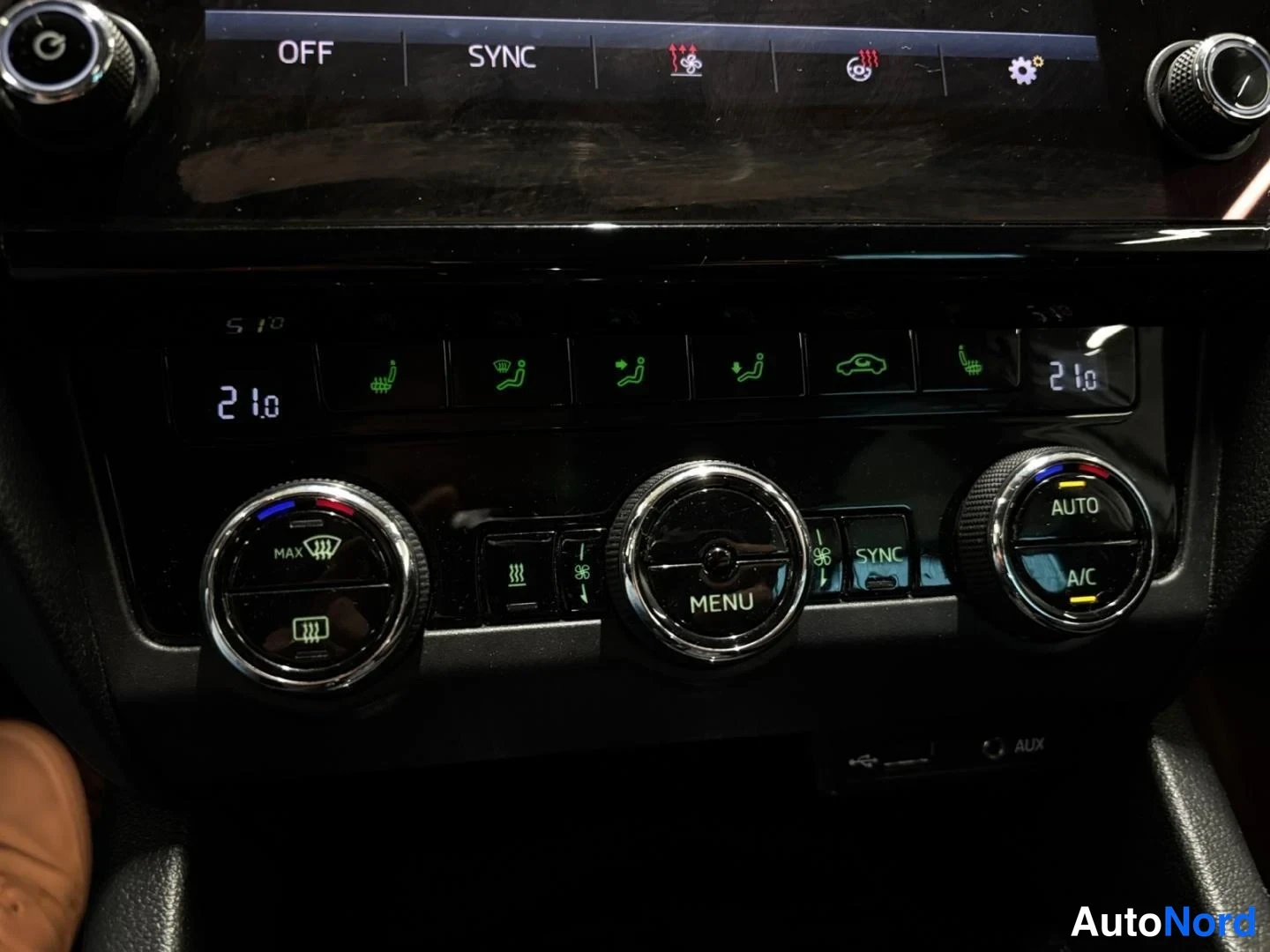 Valkoinen Skoda Octavia 2018, yksityiskohta, kuva 13