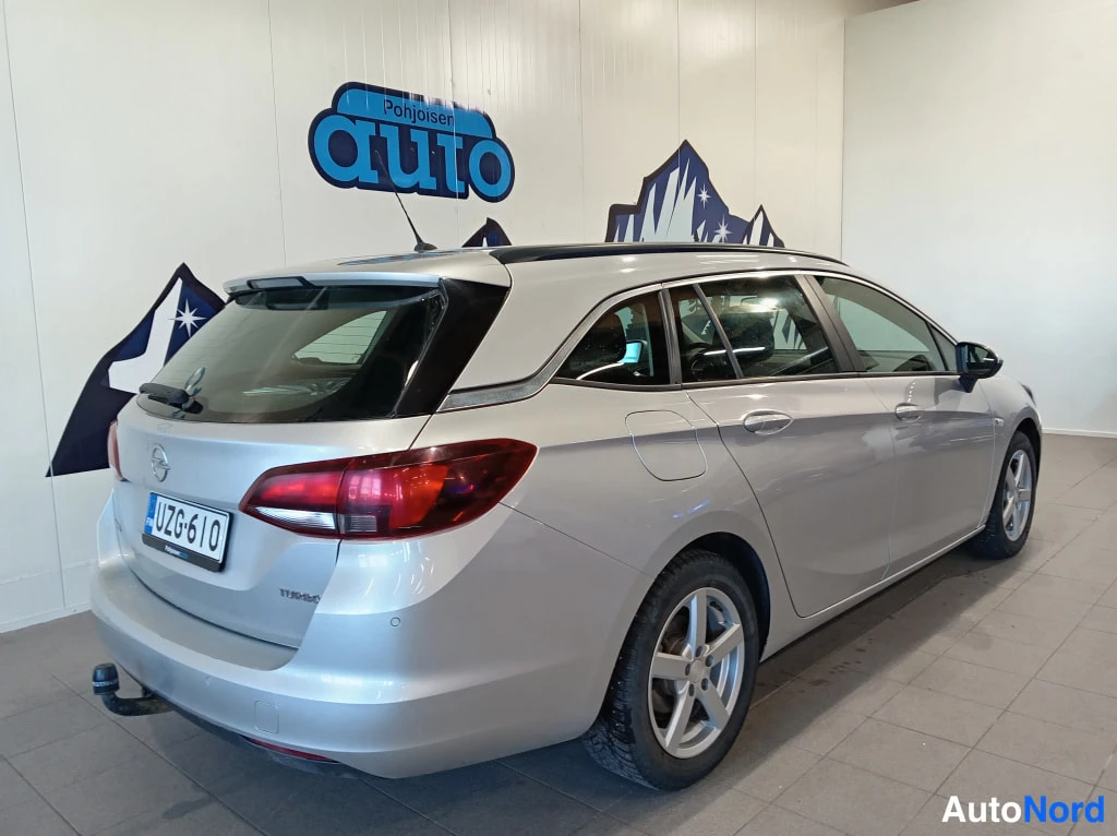 Silver Opel Astra 2017, snett bakifrån, bild 7