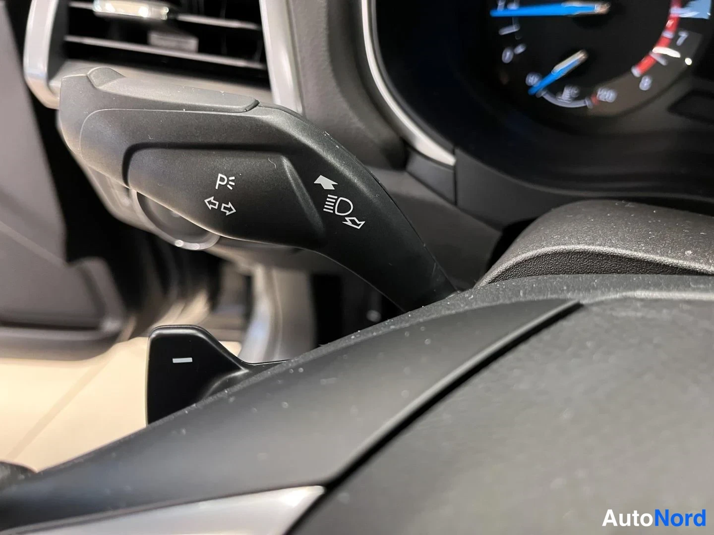 Harmaa Ford Mondeo 2020, yksityiskohta, kuva 19