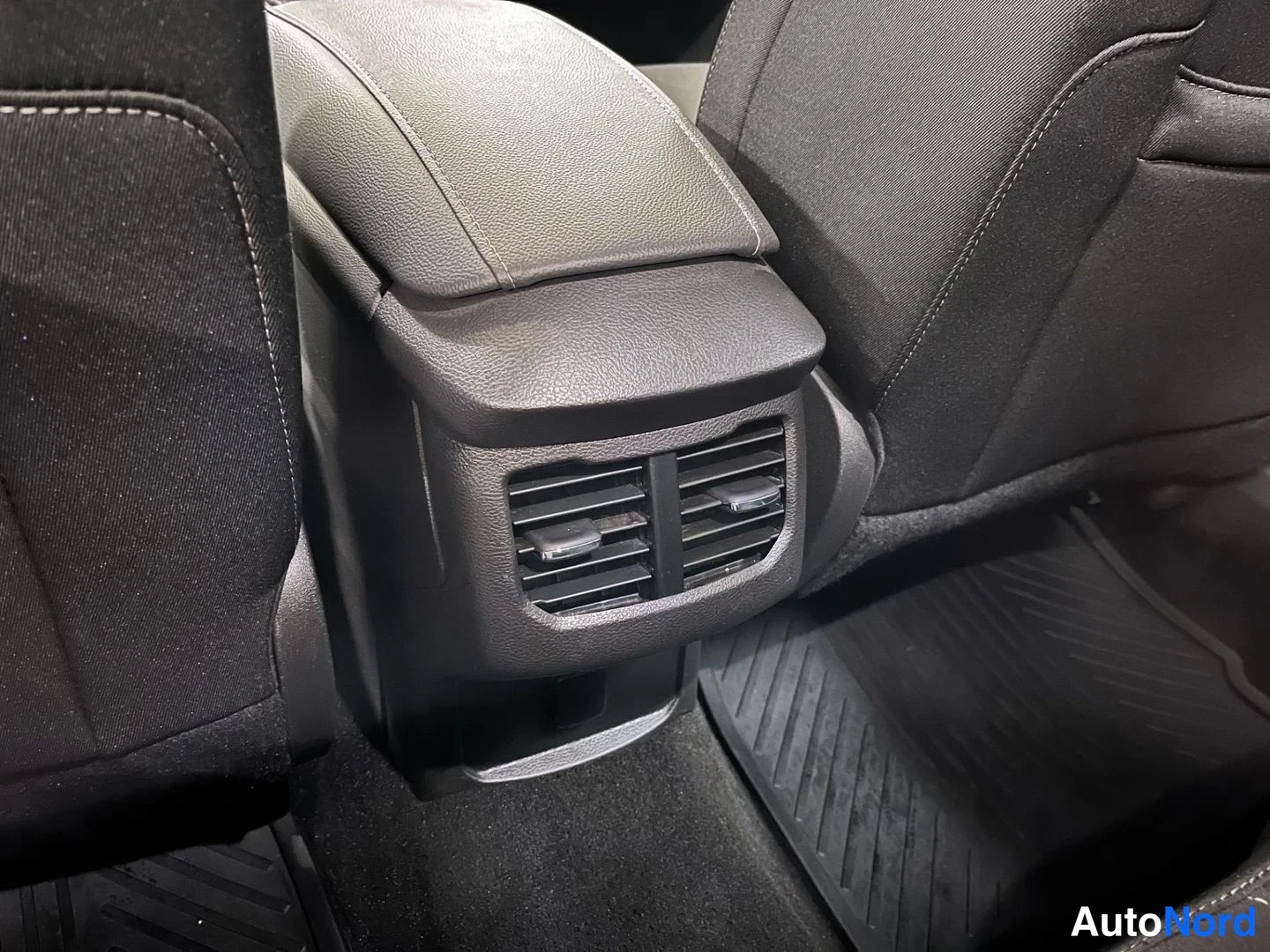Harmaa Ford Mondeo 2020, yksityiskohta, kuva 29
