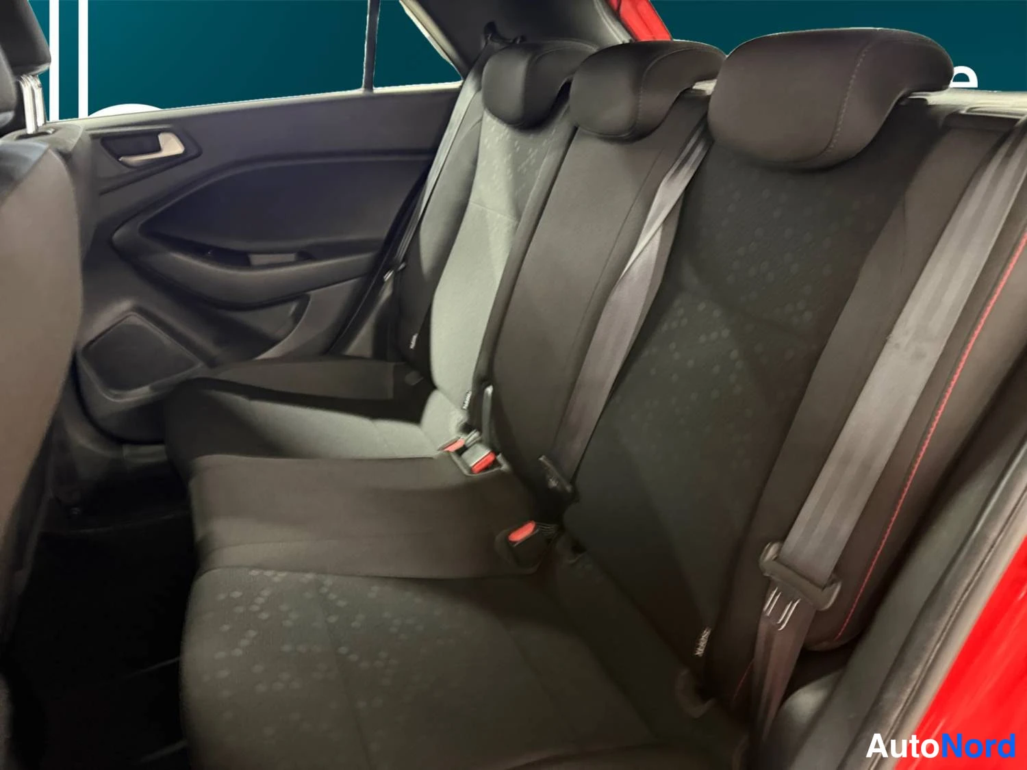 Punainen Hyundai I20 2020, takaistuimet, kuva 13