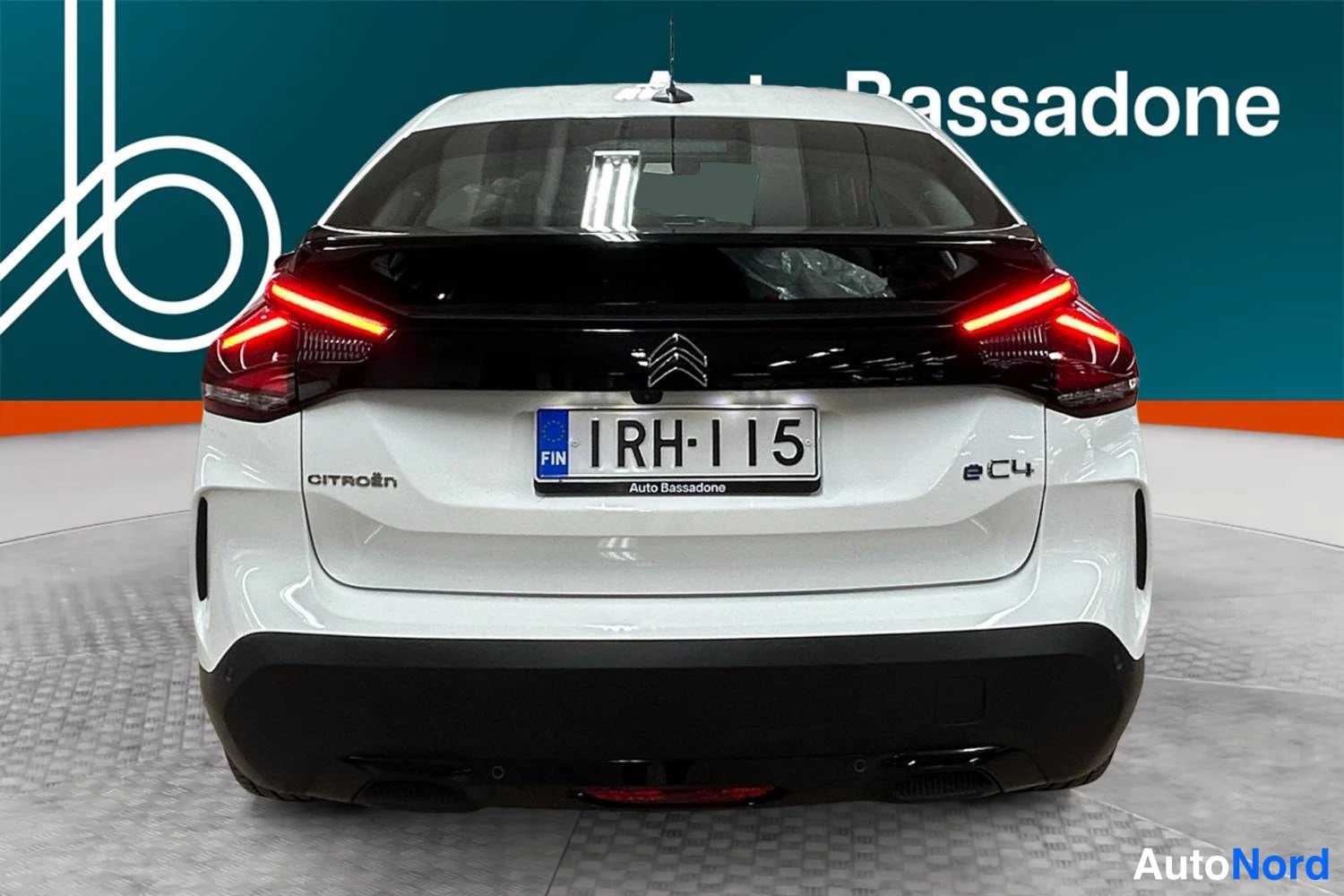 Vit Citroen C4 2023, bakifrån, bild 8