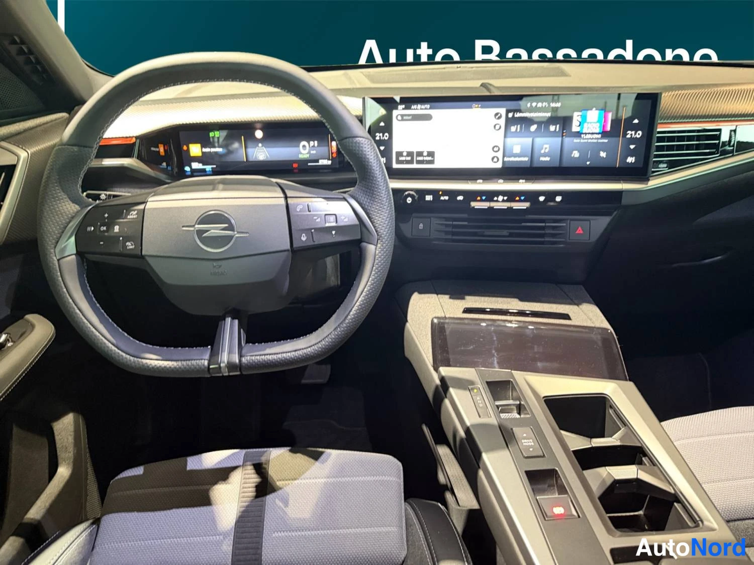 Harmaa Opel Grandland 2026, ohjaamo, kuva 10