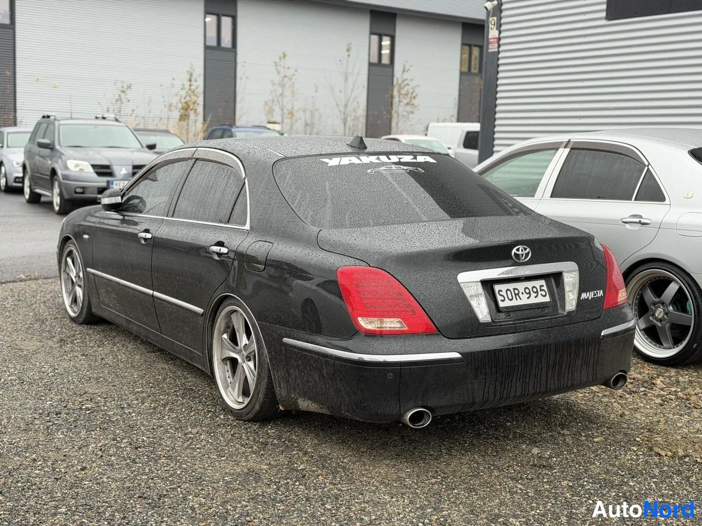 Musta Toyota Crown 2007, takaviisto, kuva 2