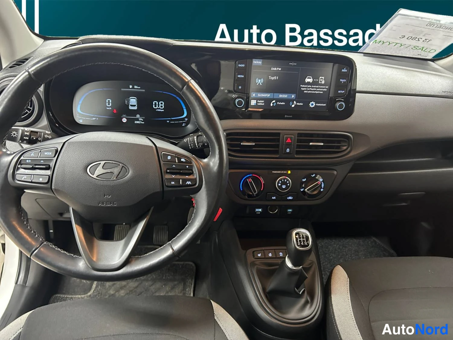 Valkoinen Hyundai I10 2023, ohjaamo, kuva 10