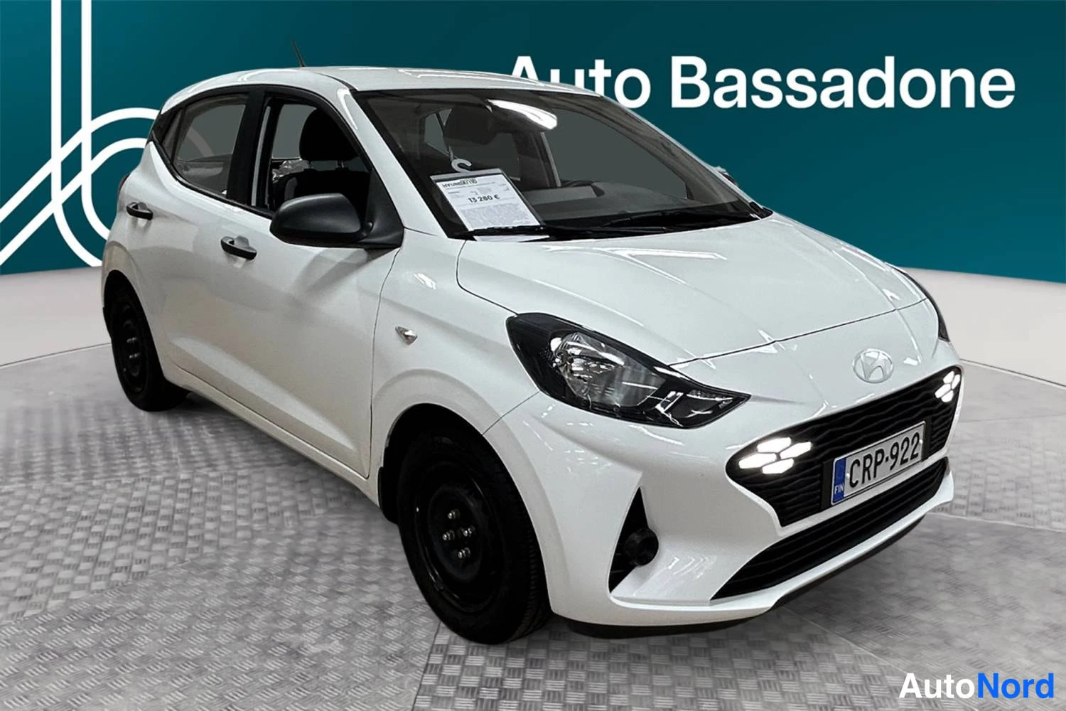 Valkoinen Hyundai I10 2023, etuviisto, keula oikealle, kuva 3