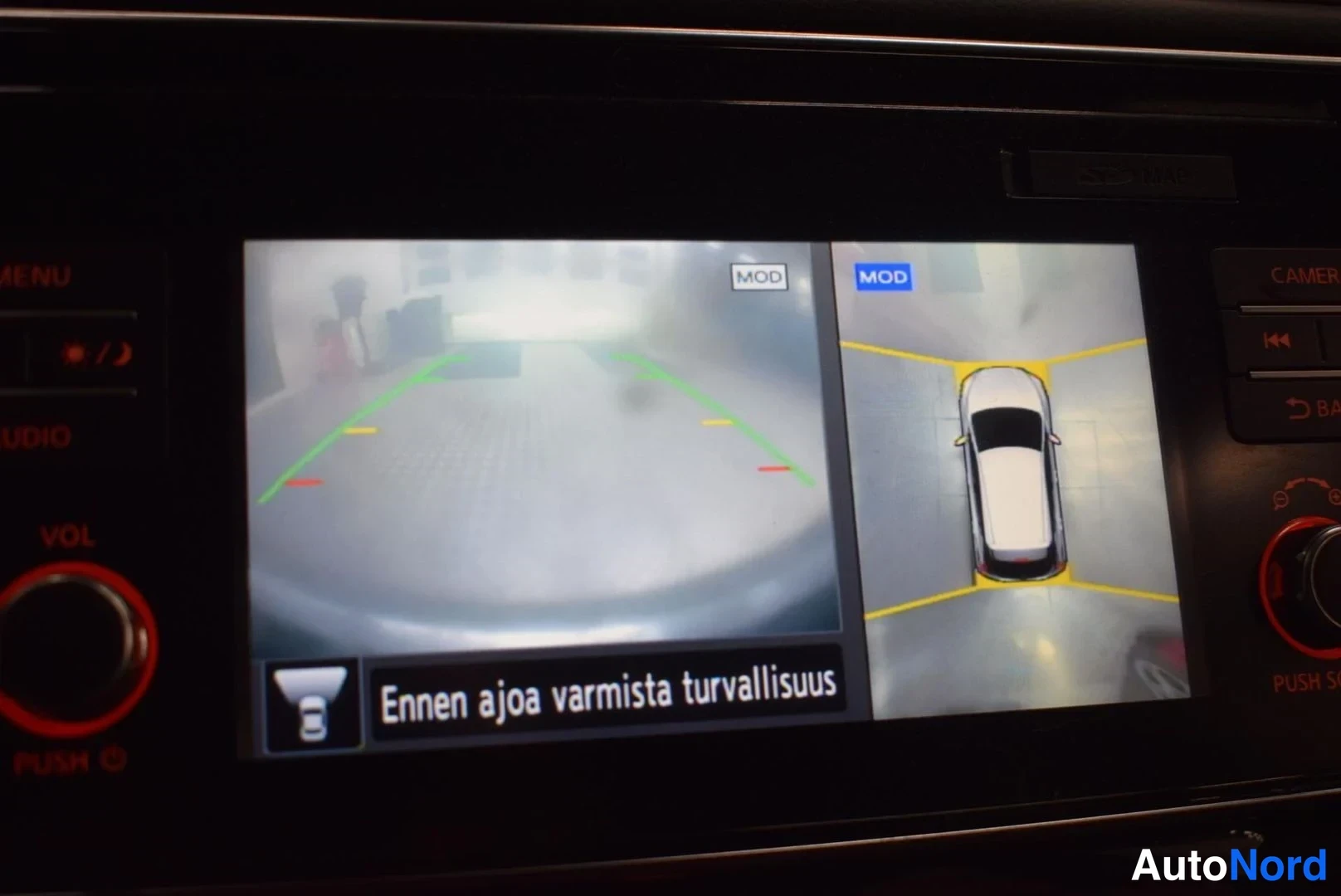 Punainen Nissan Leaf 2019, yksityiskohta, kuva 13