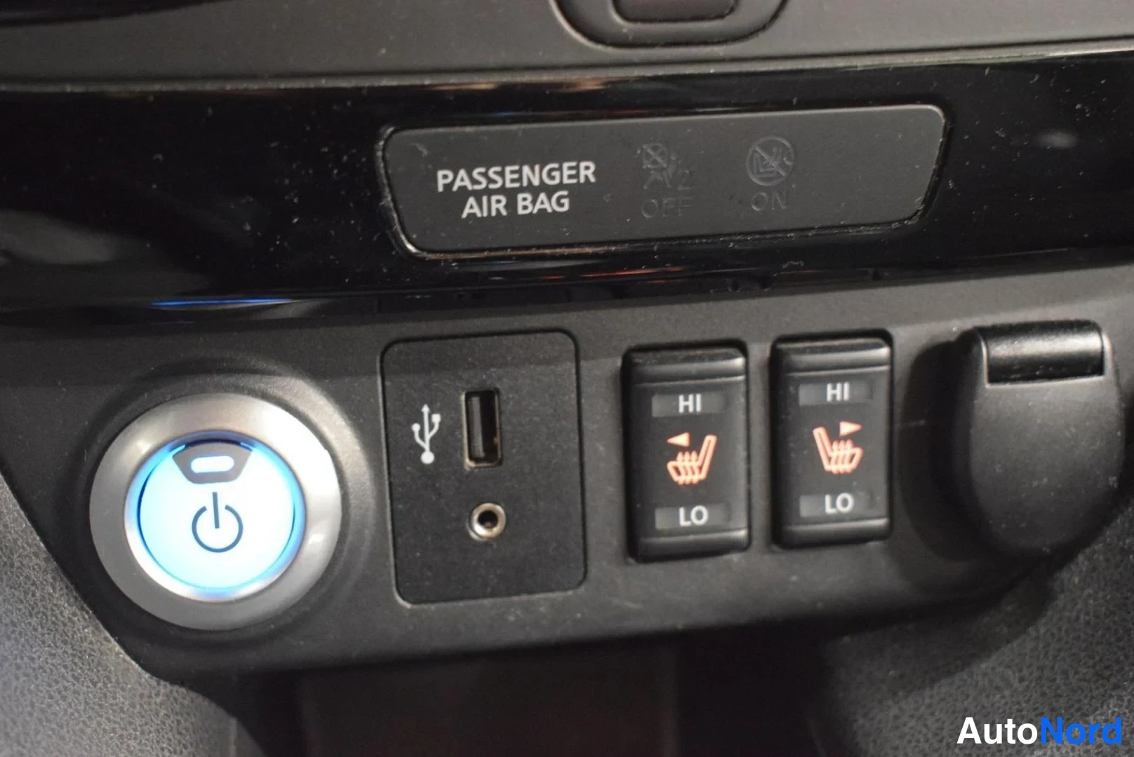 Punainen Nissan Leaf 2019, yksityiskohta, kuva 14